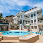 Castello Hotel & Aparts