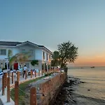Elia Apartments