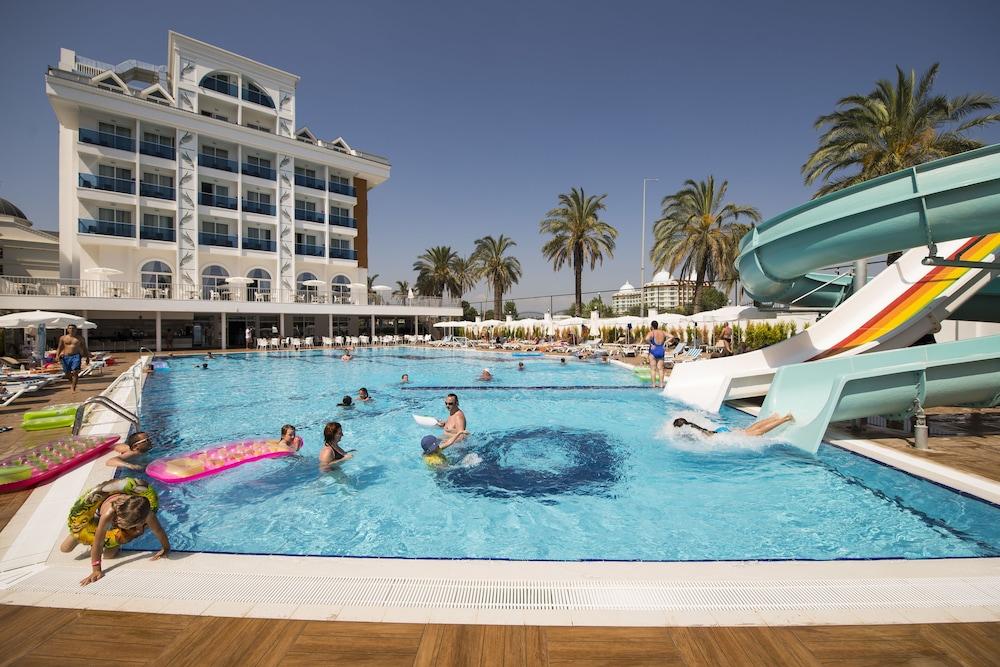 Palm World & Hotel