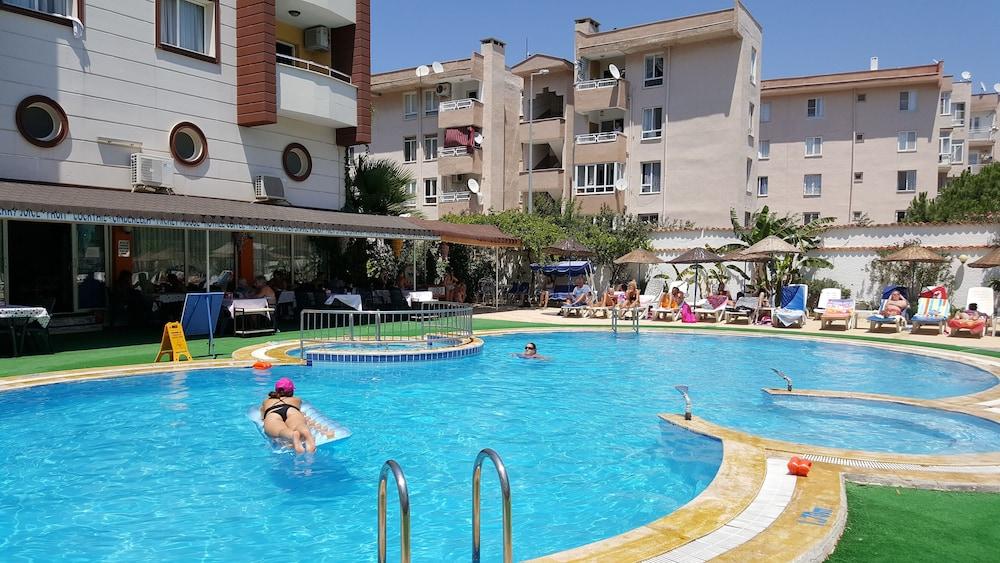 Aparthotel Golden Moon 2*