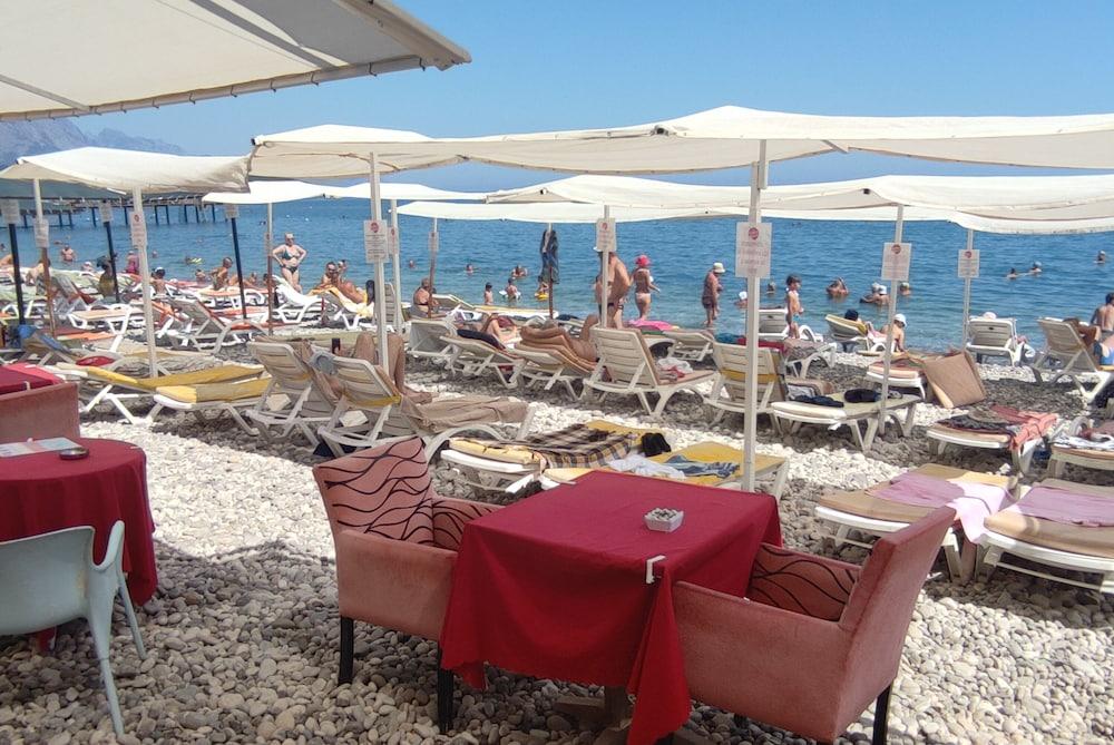 Romeo Beach