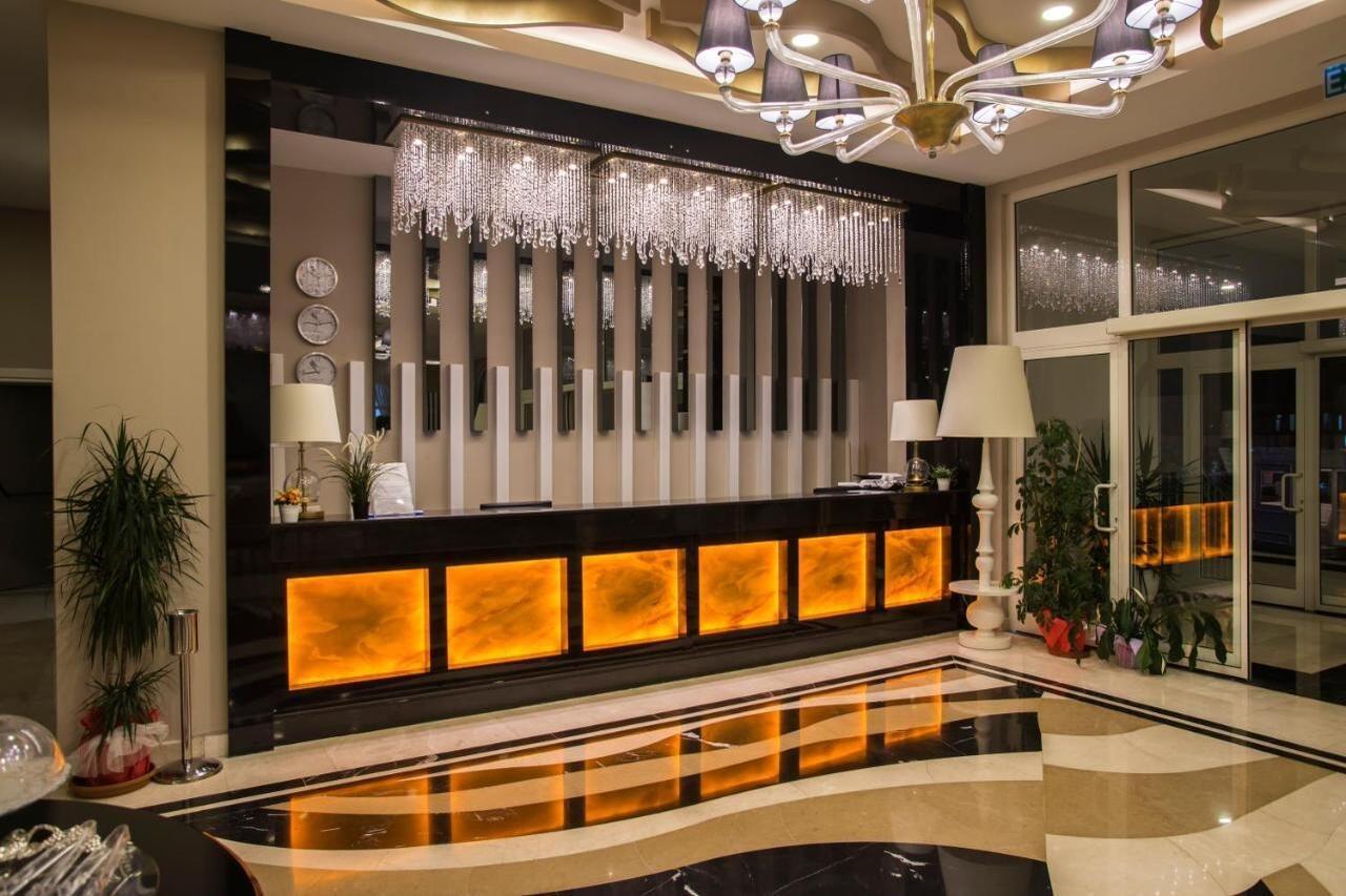 Palm World & Hotel