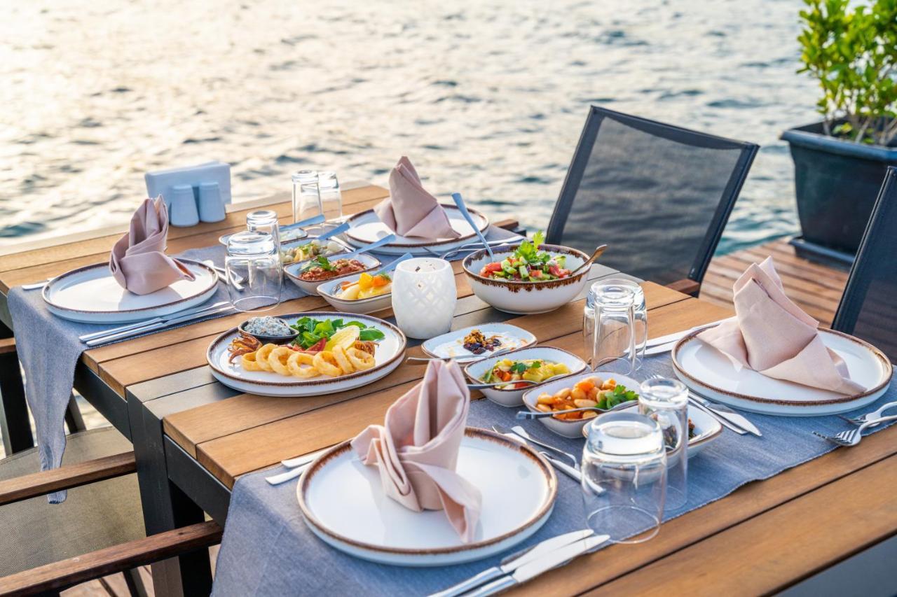 Hotel Moyo Luxury & 3*