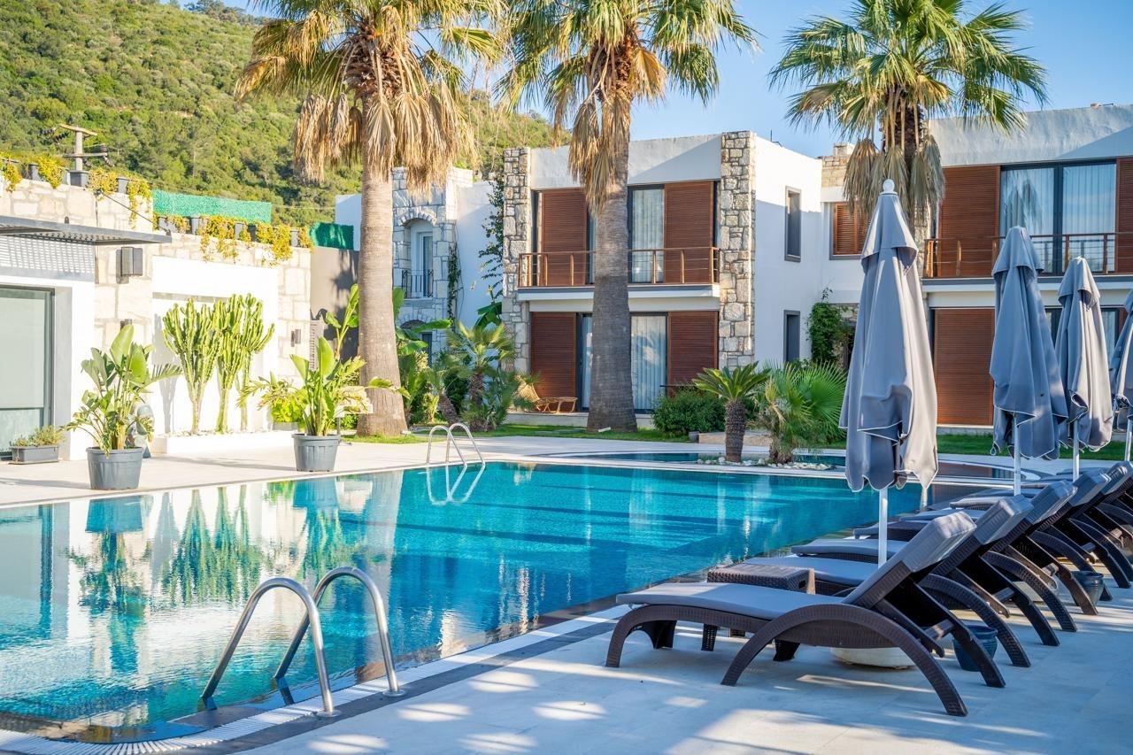 Moyo Luxury & Hotel 3*