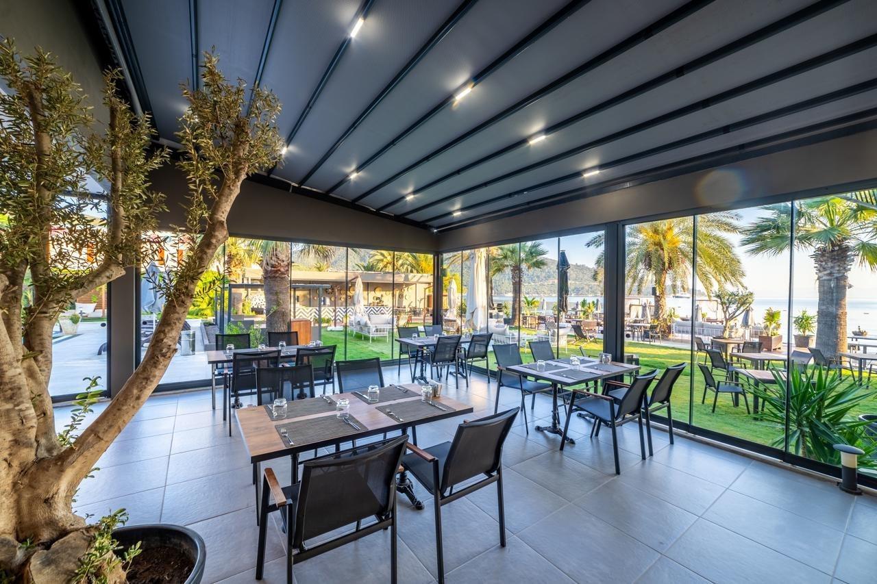 Moyo Luxury & Hotel