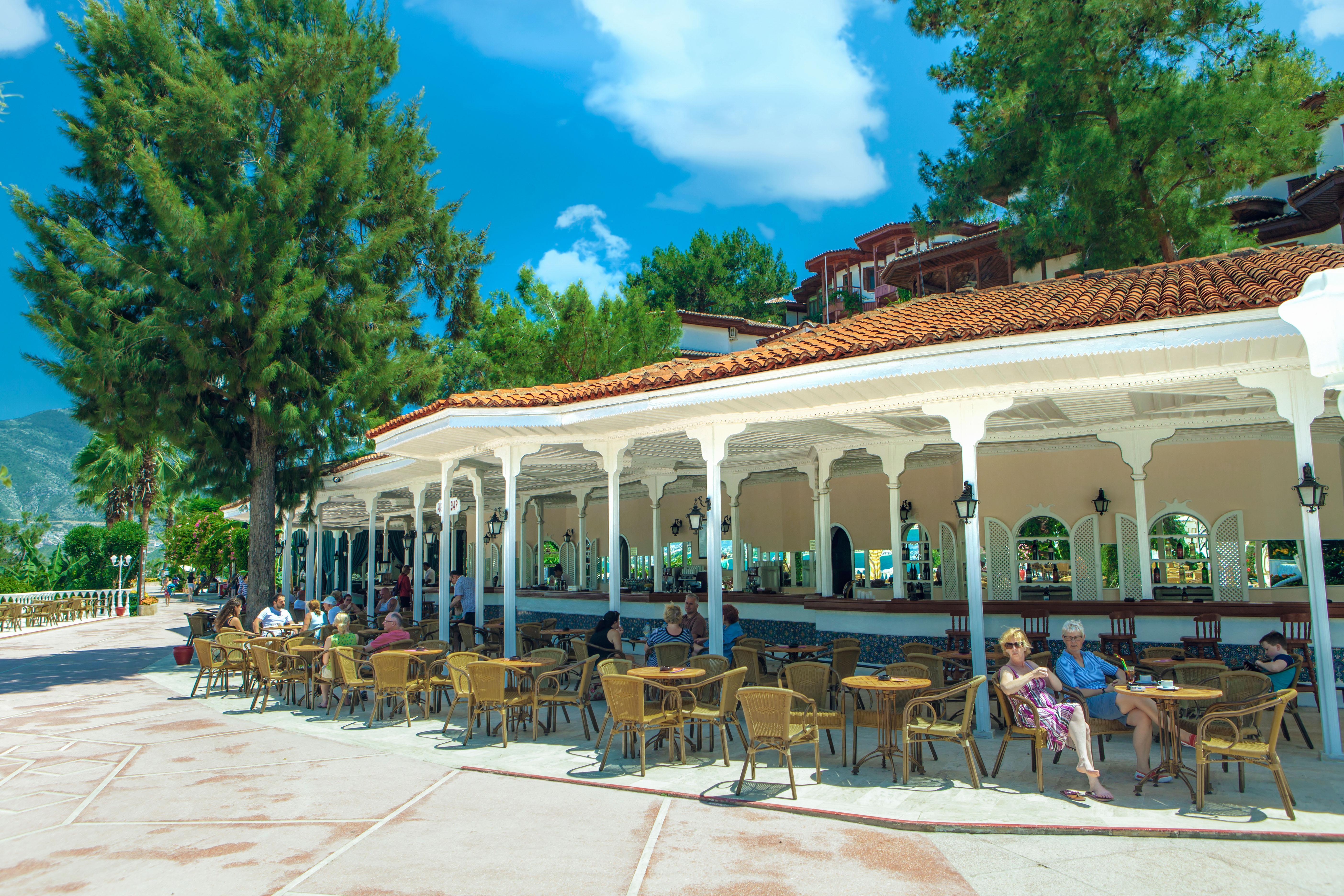 Club & Letoonia