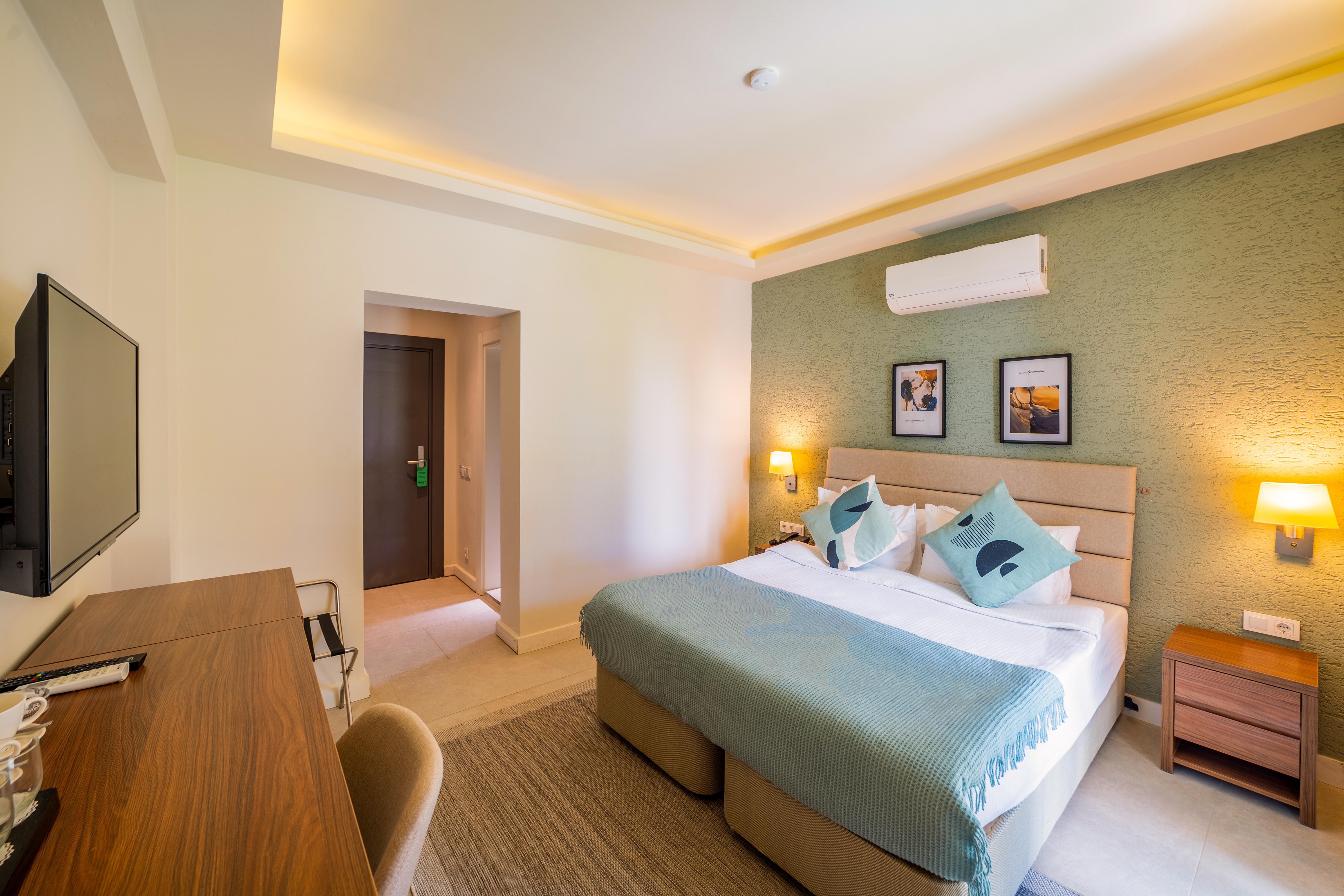 Moyo Luxury & Hotel 3*
