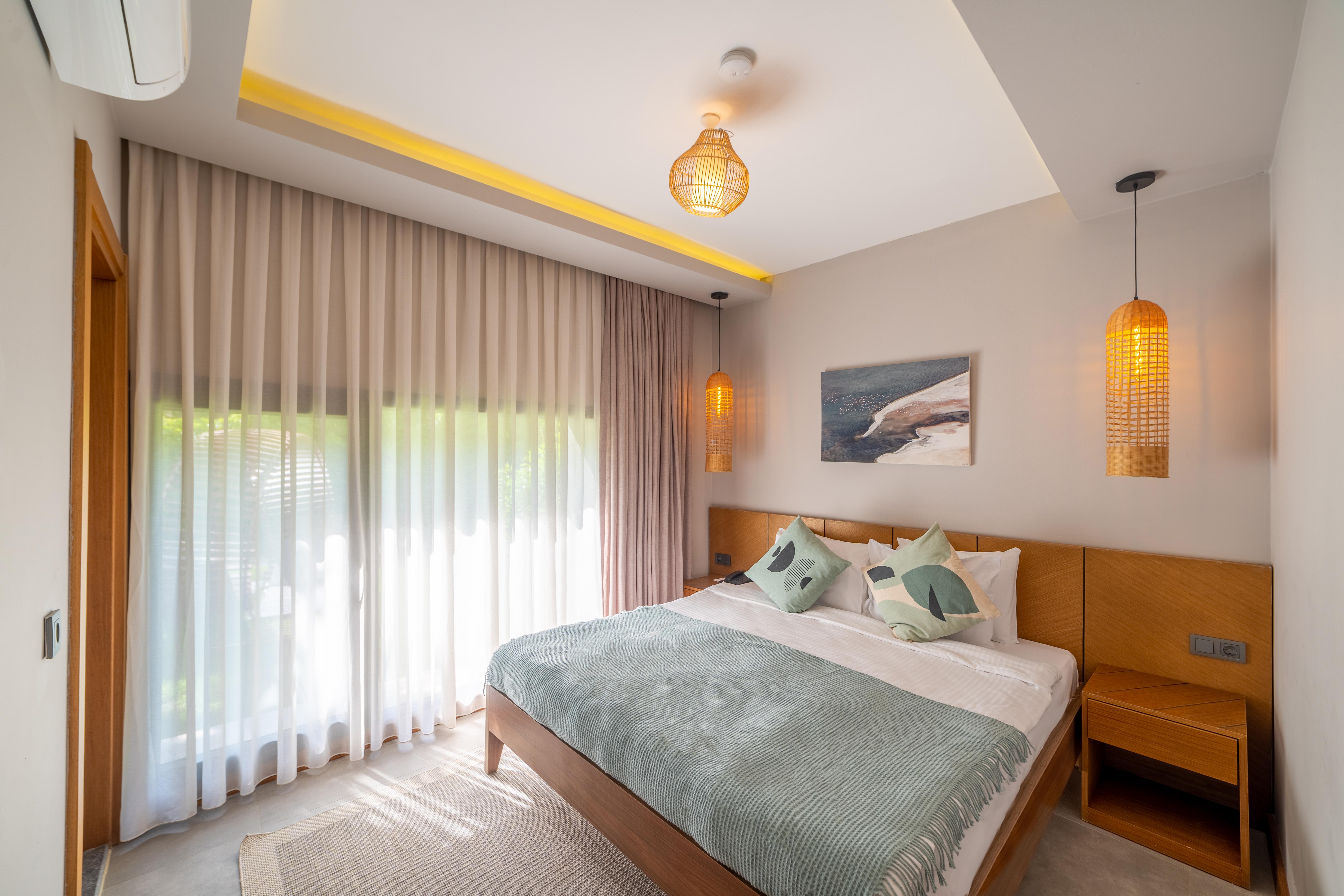 Moyo Luxury & 3*