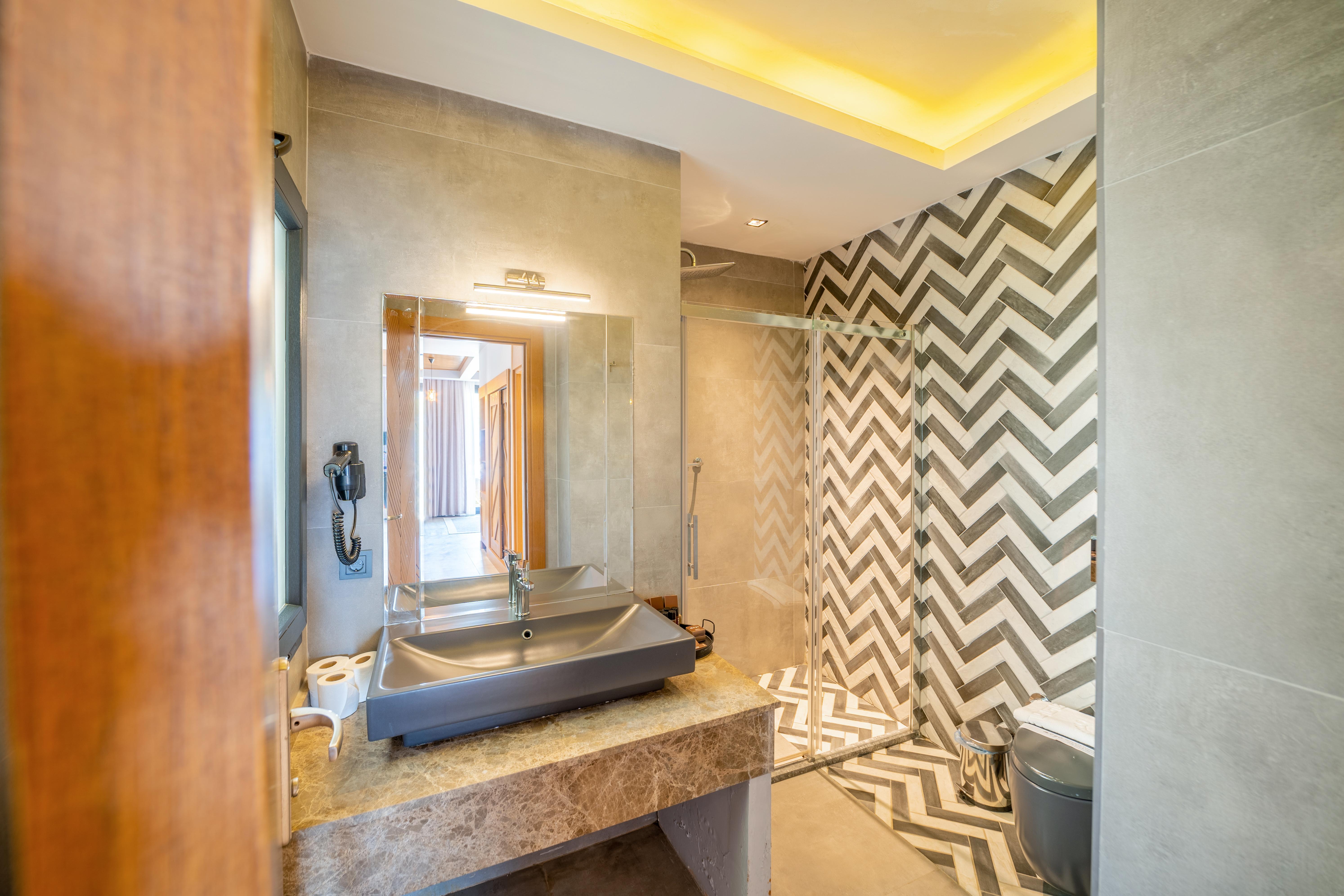 Moyo Luxury & Hotel 3*