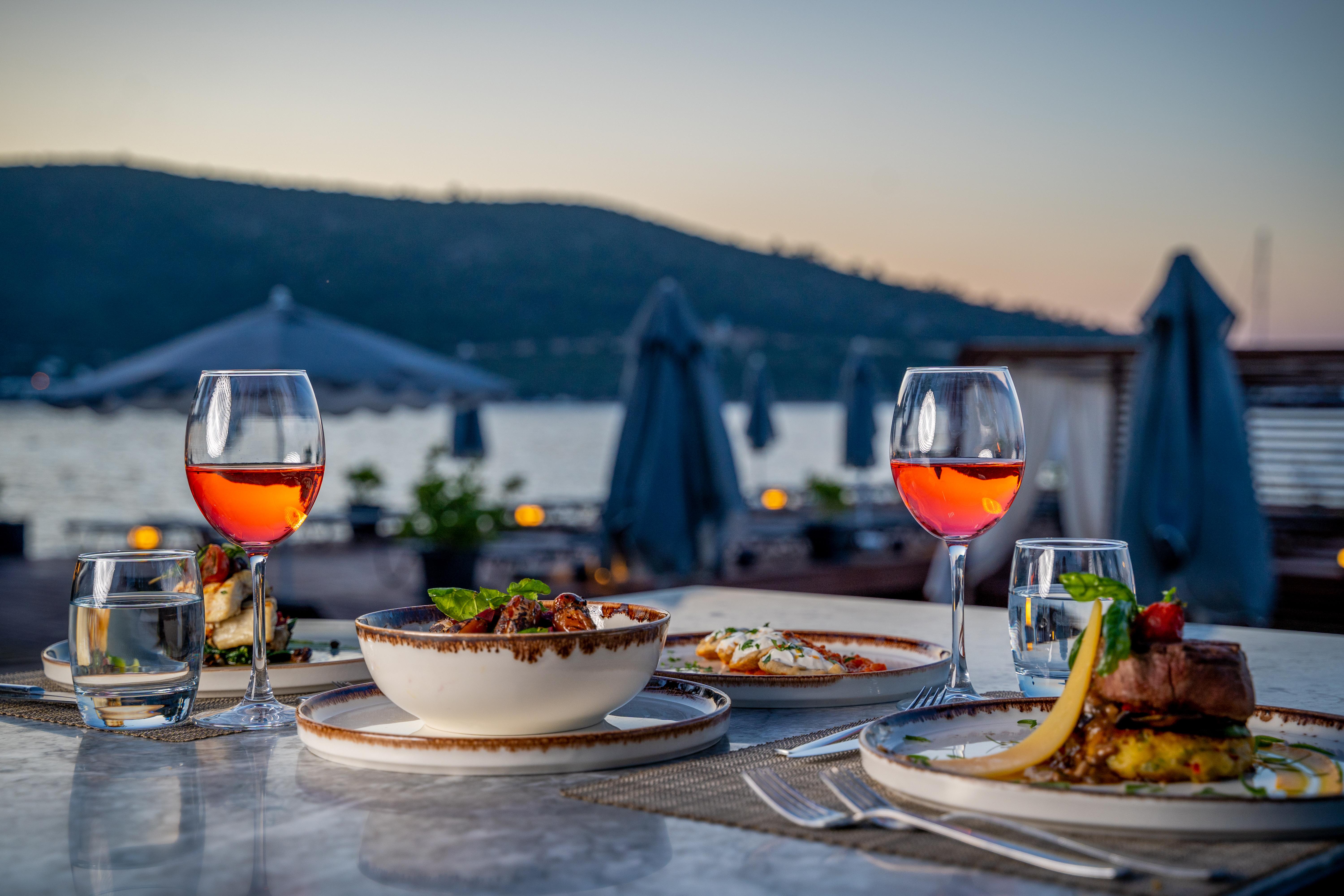 Hotel Moyo Luxury & 3*