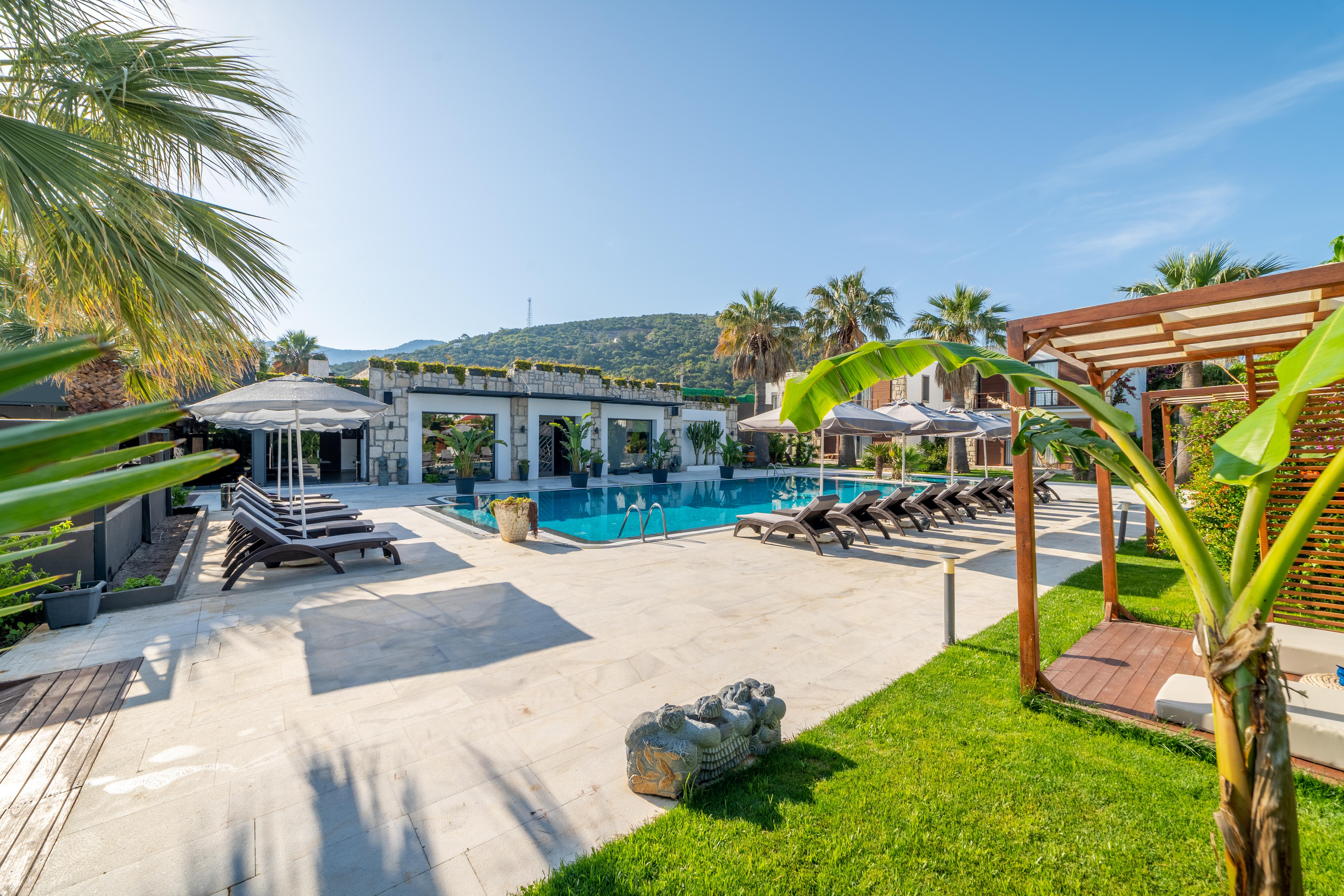 Moyo Luxury & 3*