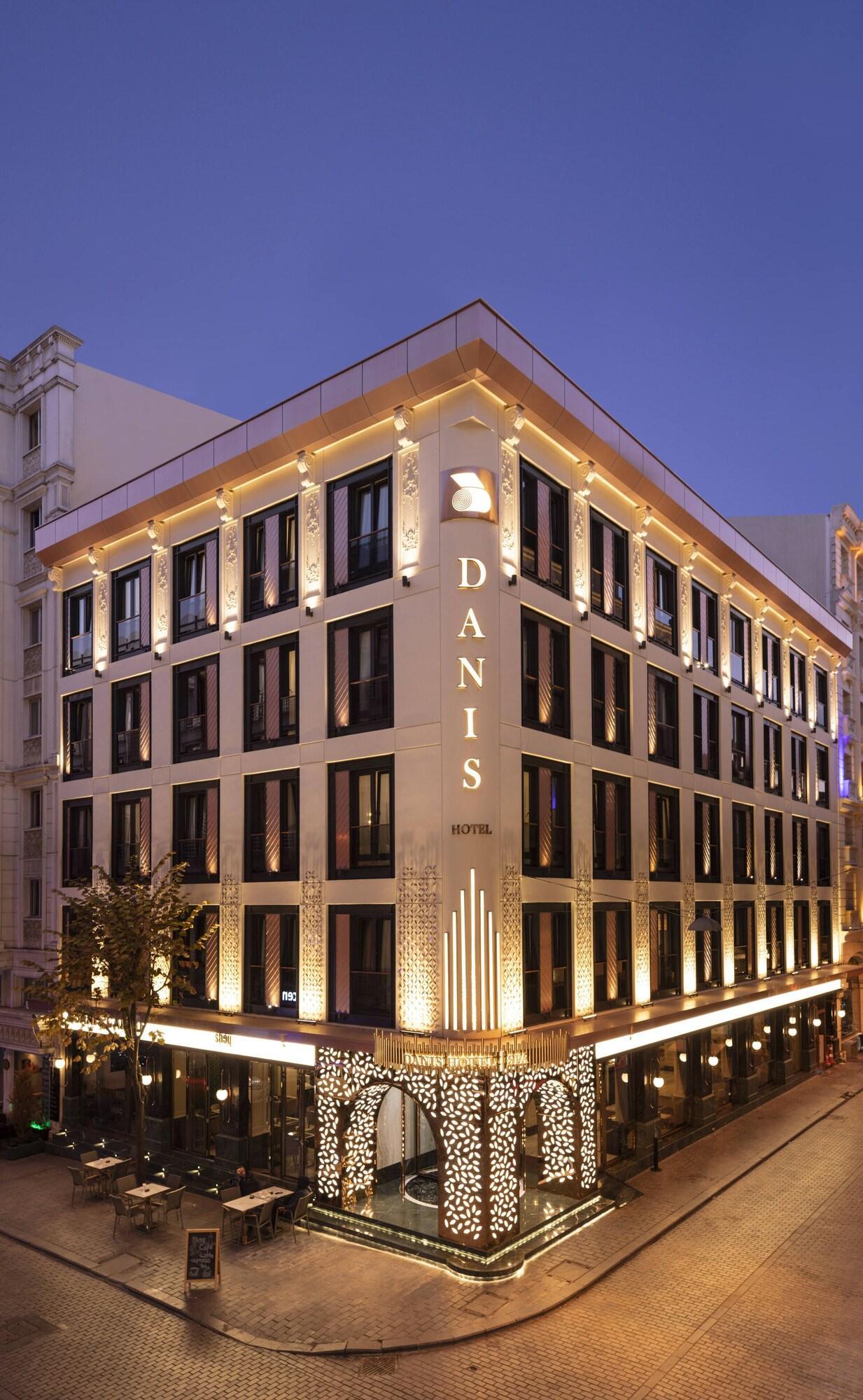 Danis & - Old Hotel 4*