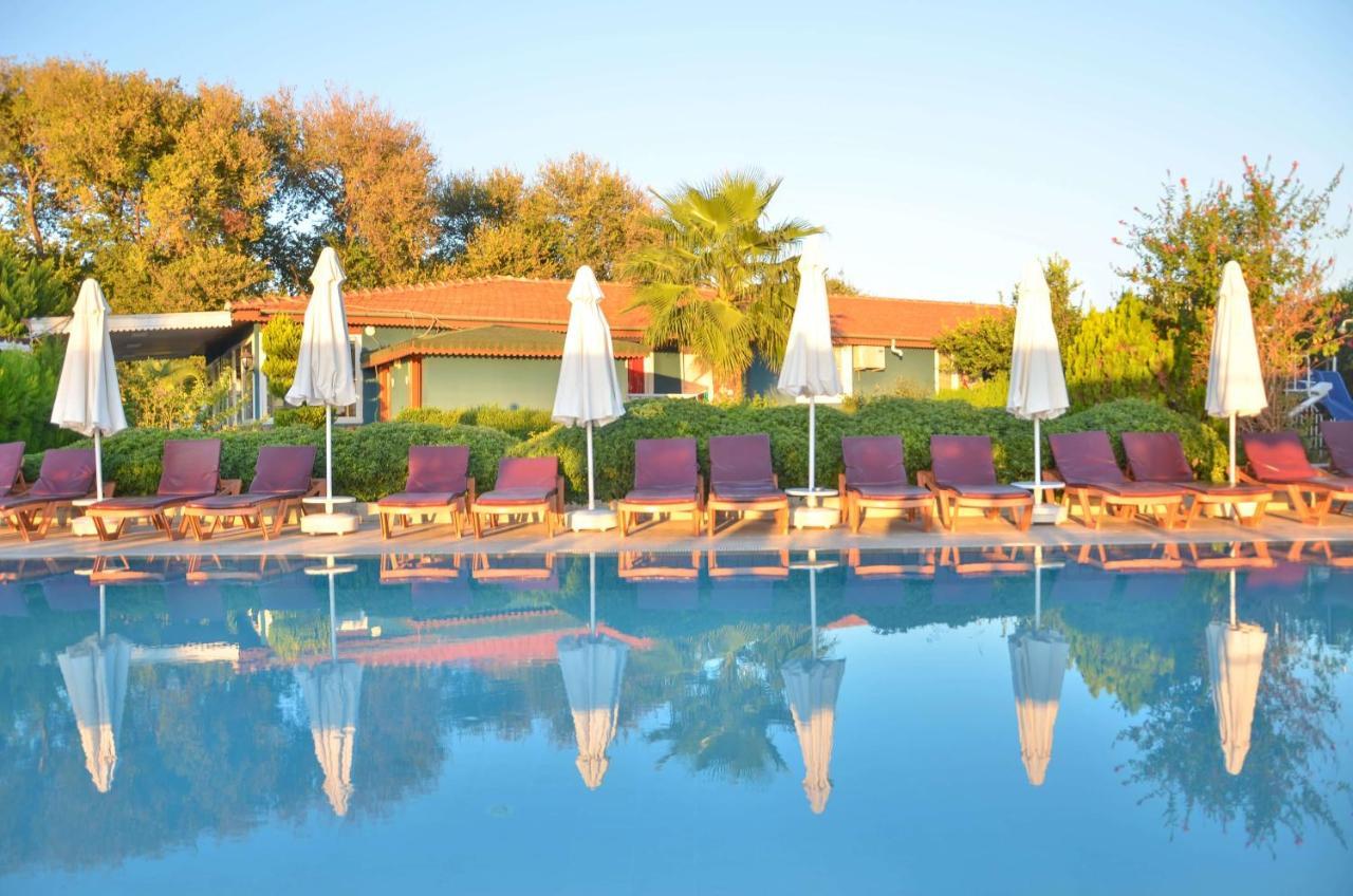 Random By Lookbookholiday Hotel 4*
