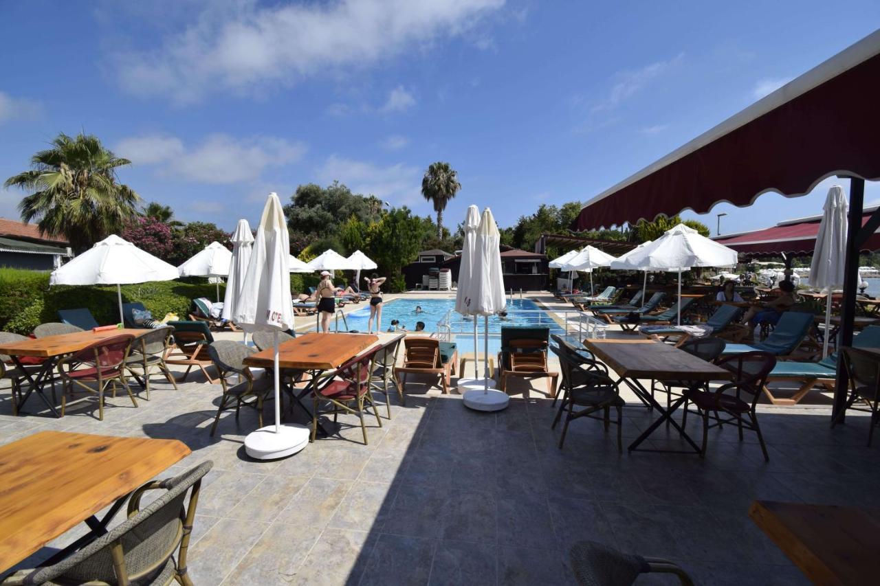 Hotel Random By Lookbookholiday 4*
