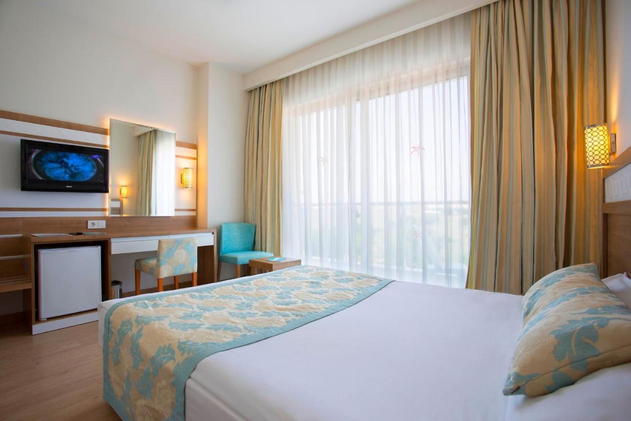 Random By Lookbookholiday Hotel 4*