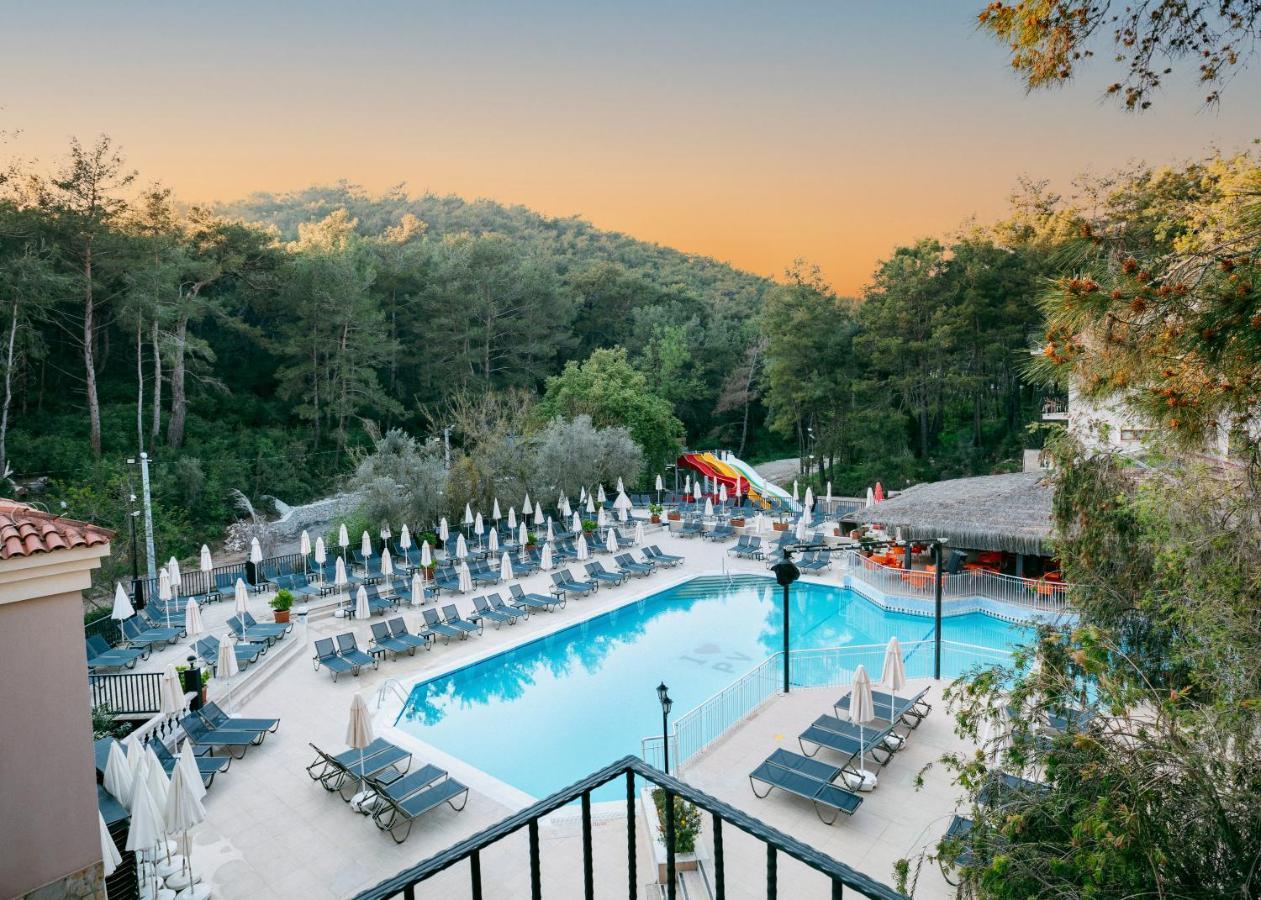Hotel Pine Valley