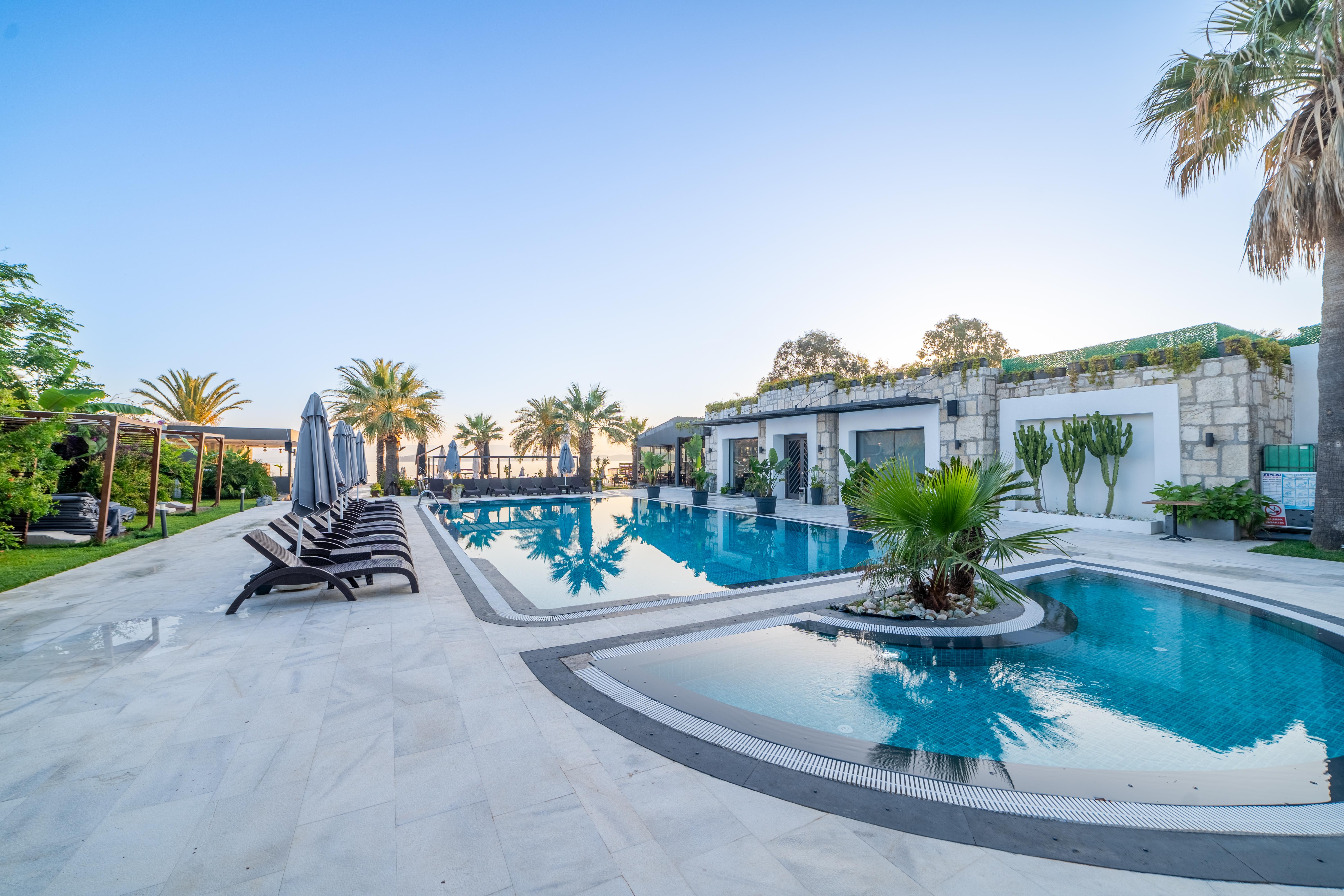 Hotel Moyo Luxury & 3*