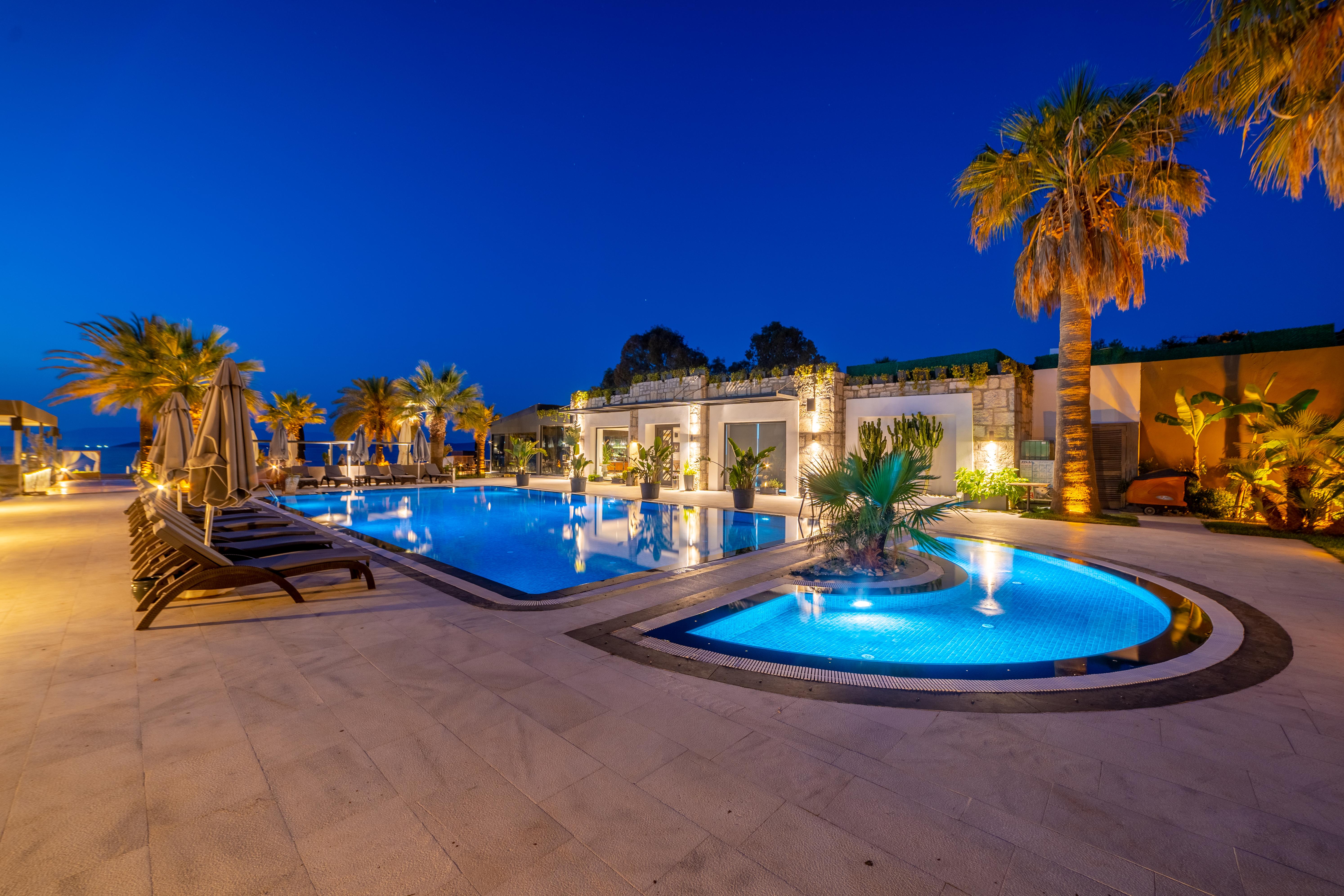 Hotel Moyo Luxury & 3*