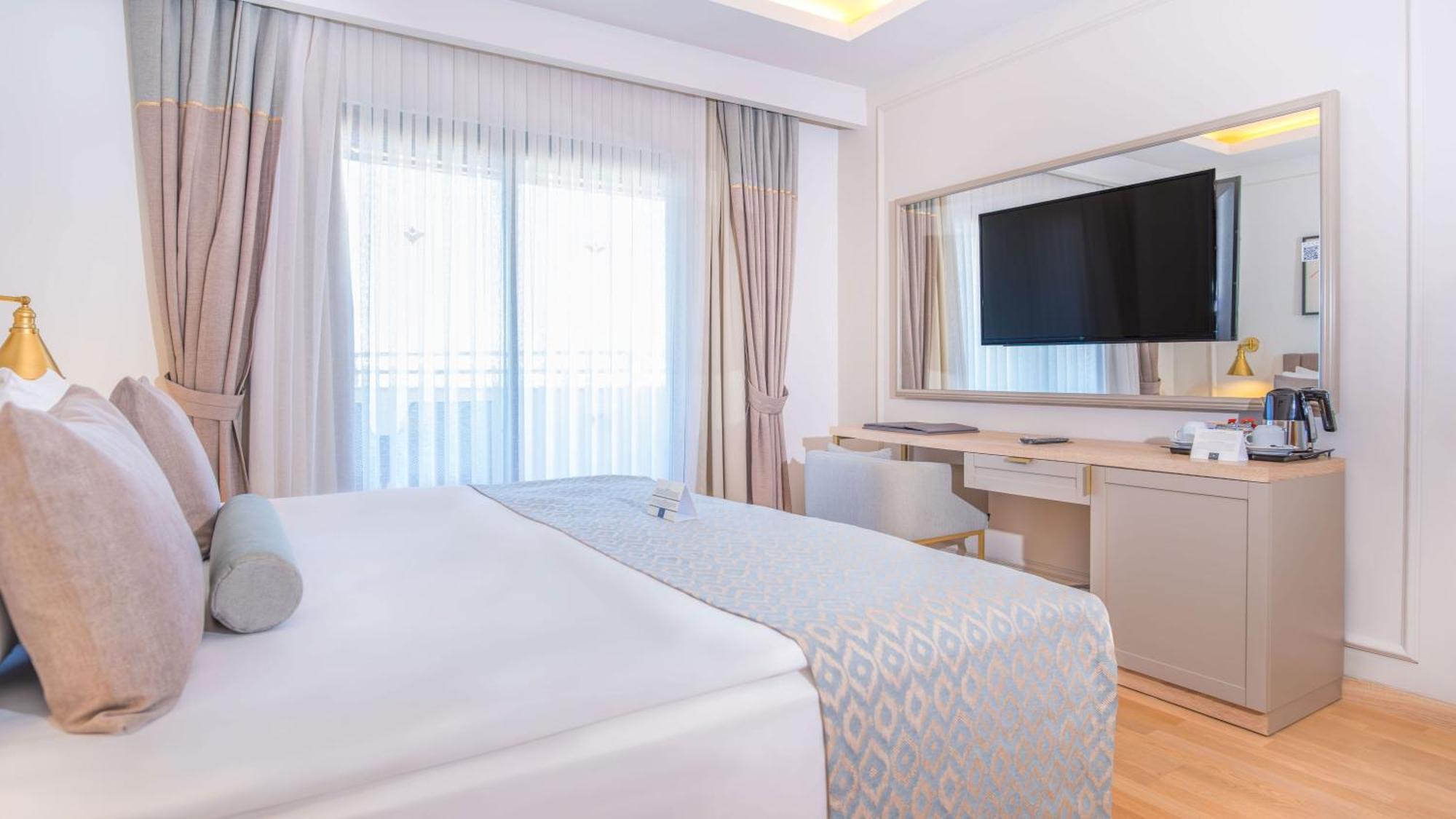Miramare Queen Hotel 5*