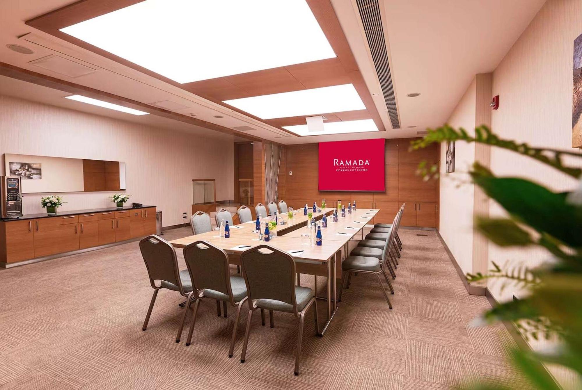 Ramada Plaza By Wyndham City Center (adults Only)