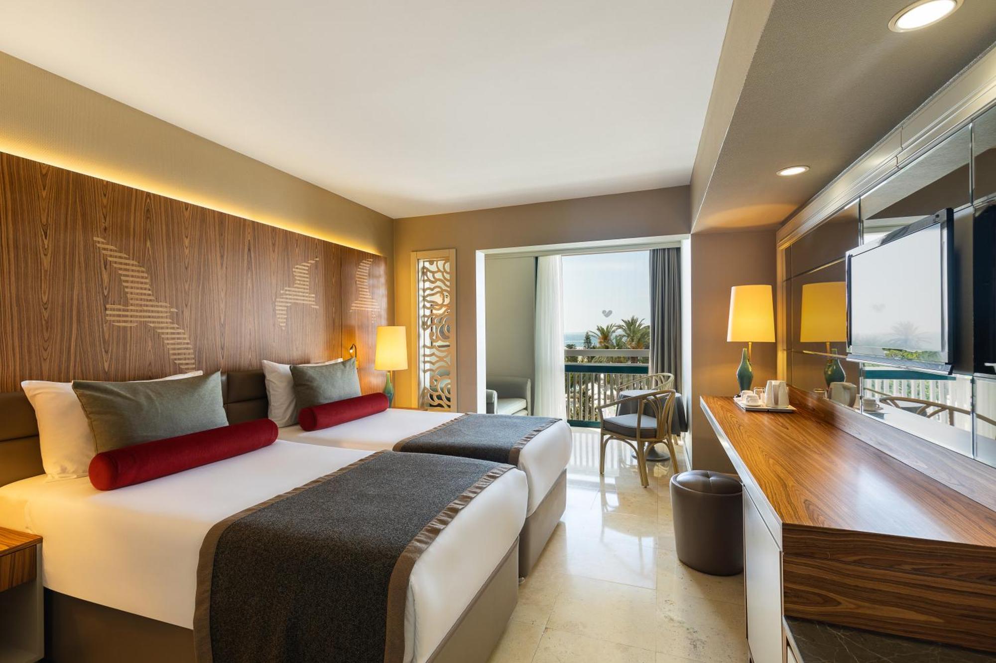 Resort Paloma Perissia Side