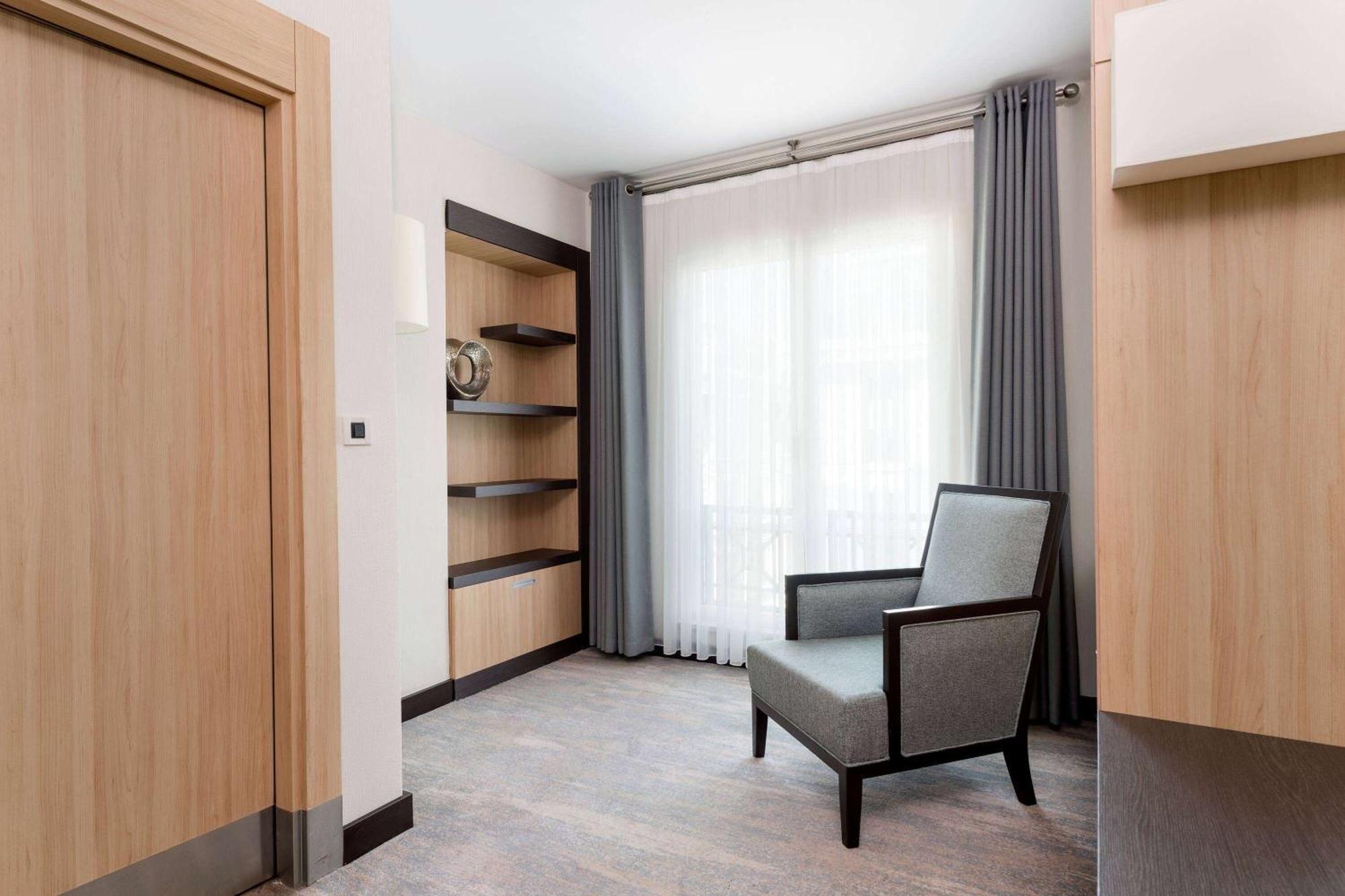 Hotel Ramada Plaza By Wyndham City Center (adults Only)