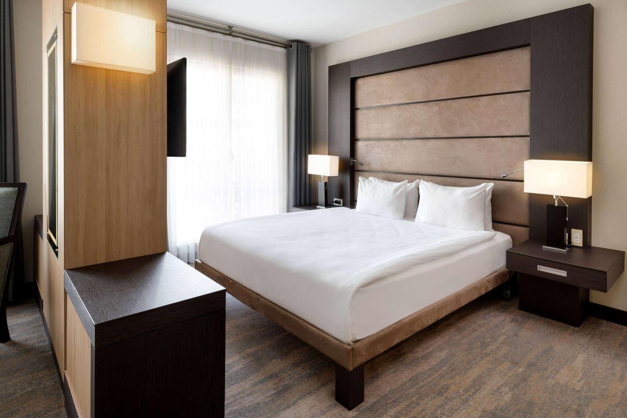 Hotel Ramada Plaza By Wyndham City Center (adults Only) 5*