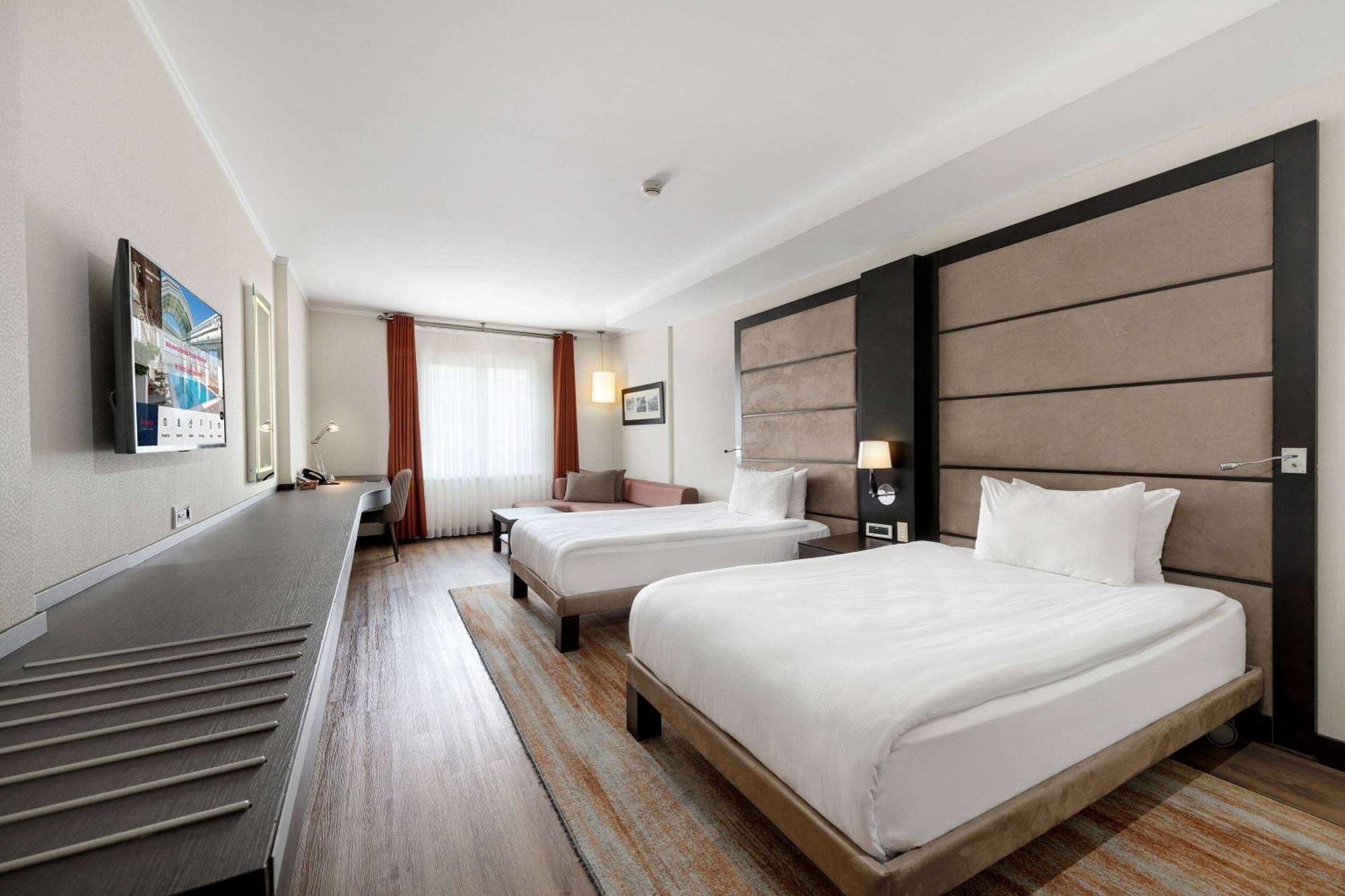 Hotel Ramada Plaza By Wyndham City Center (adults Only)