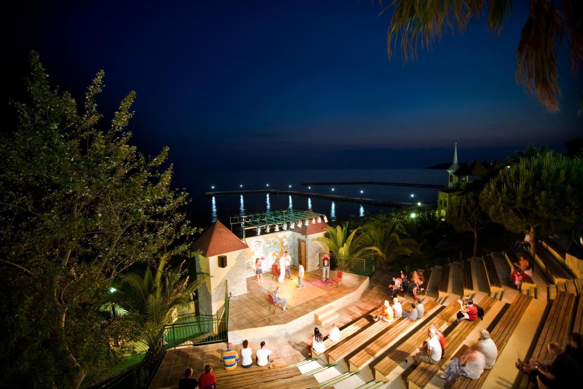 Fantasia Deluxe Kusadasi