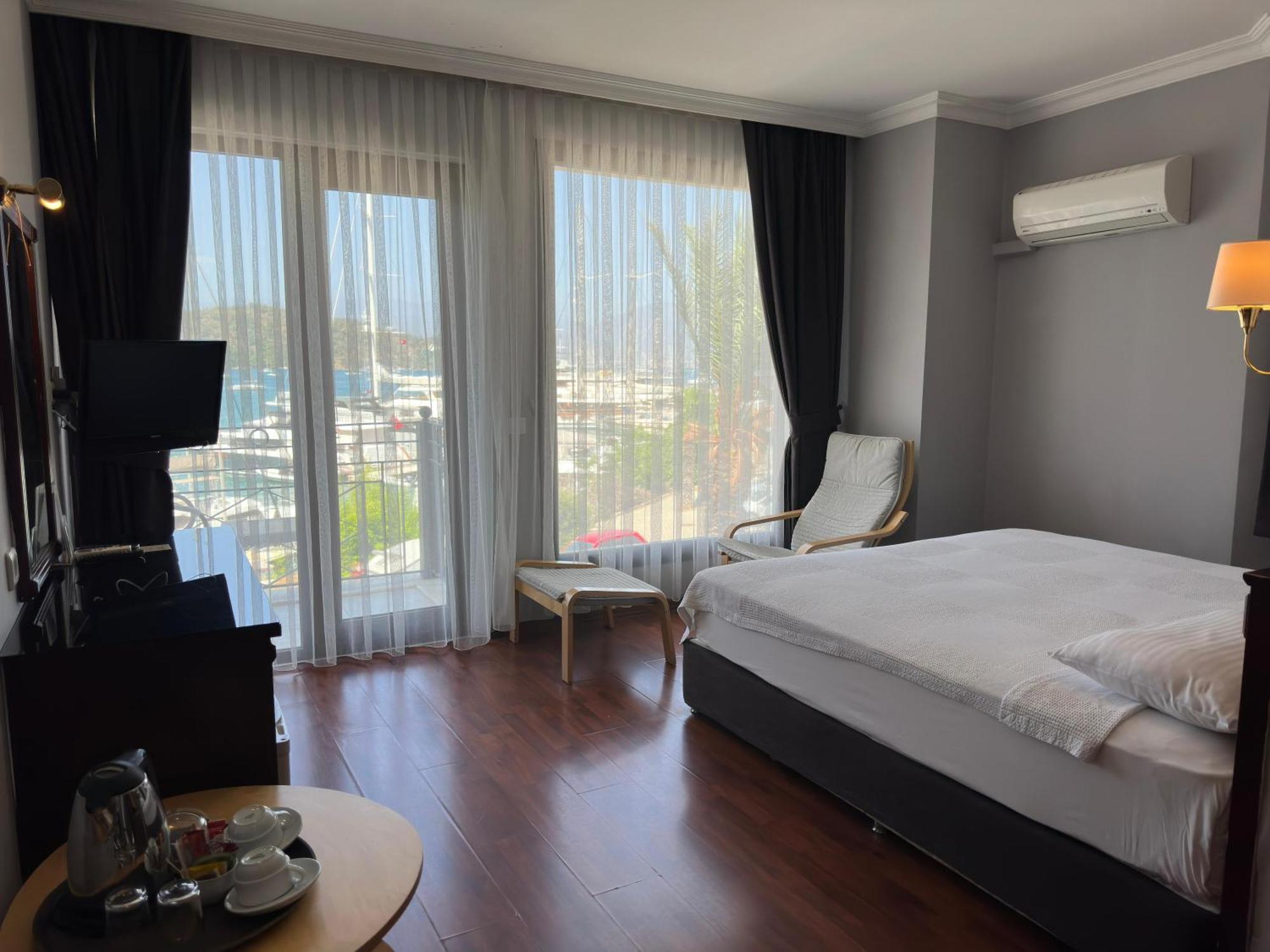Ata Park 4*