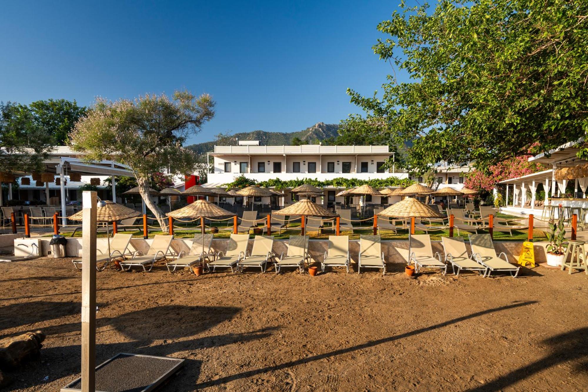 Hotel Daphnis 4*