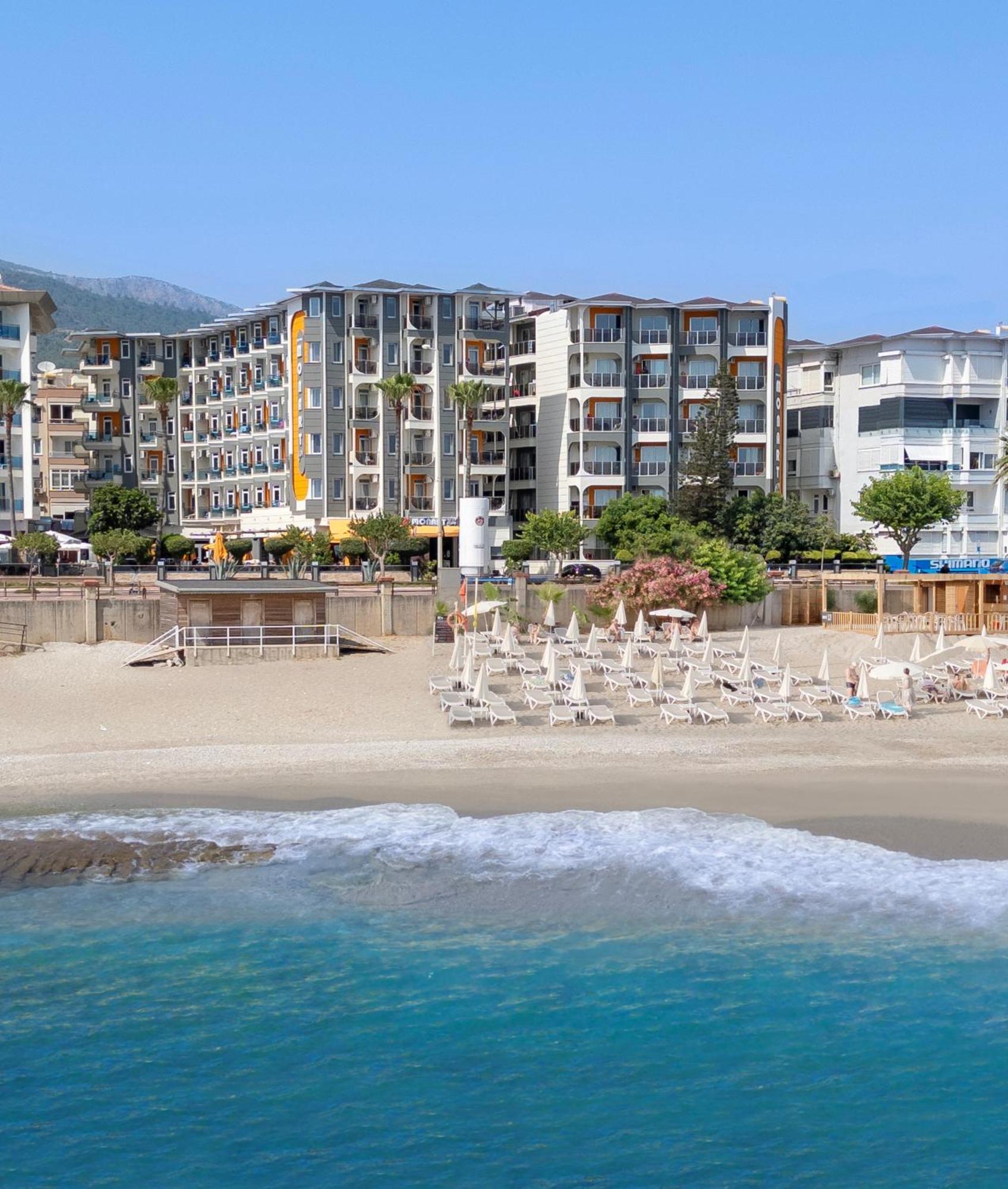 Hotel Monart 4*