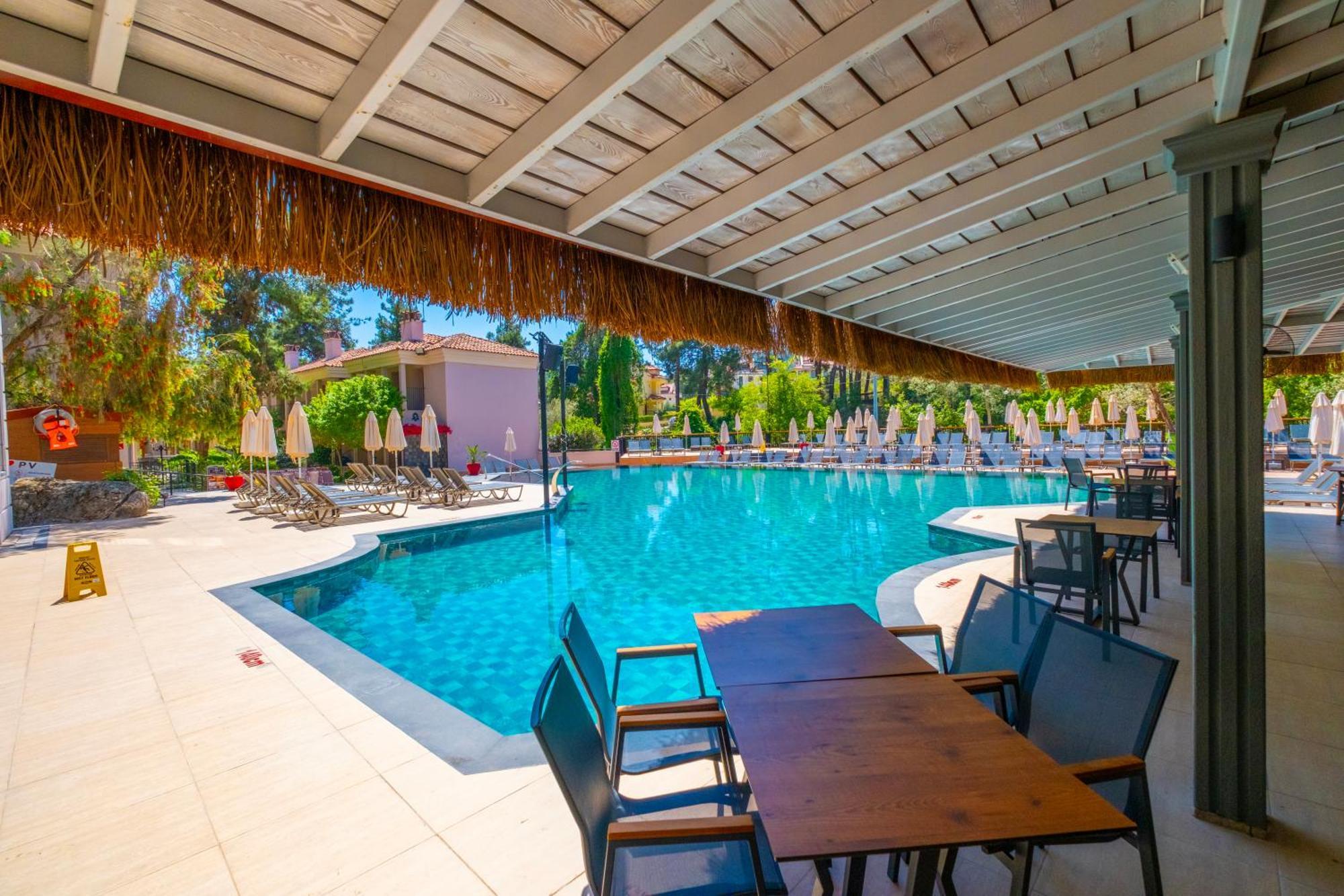 Hotel Pine Valley