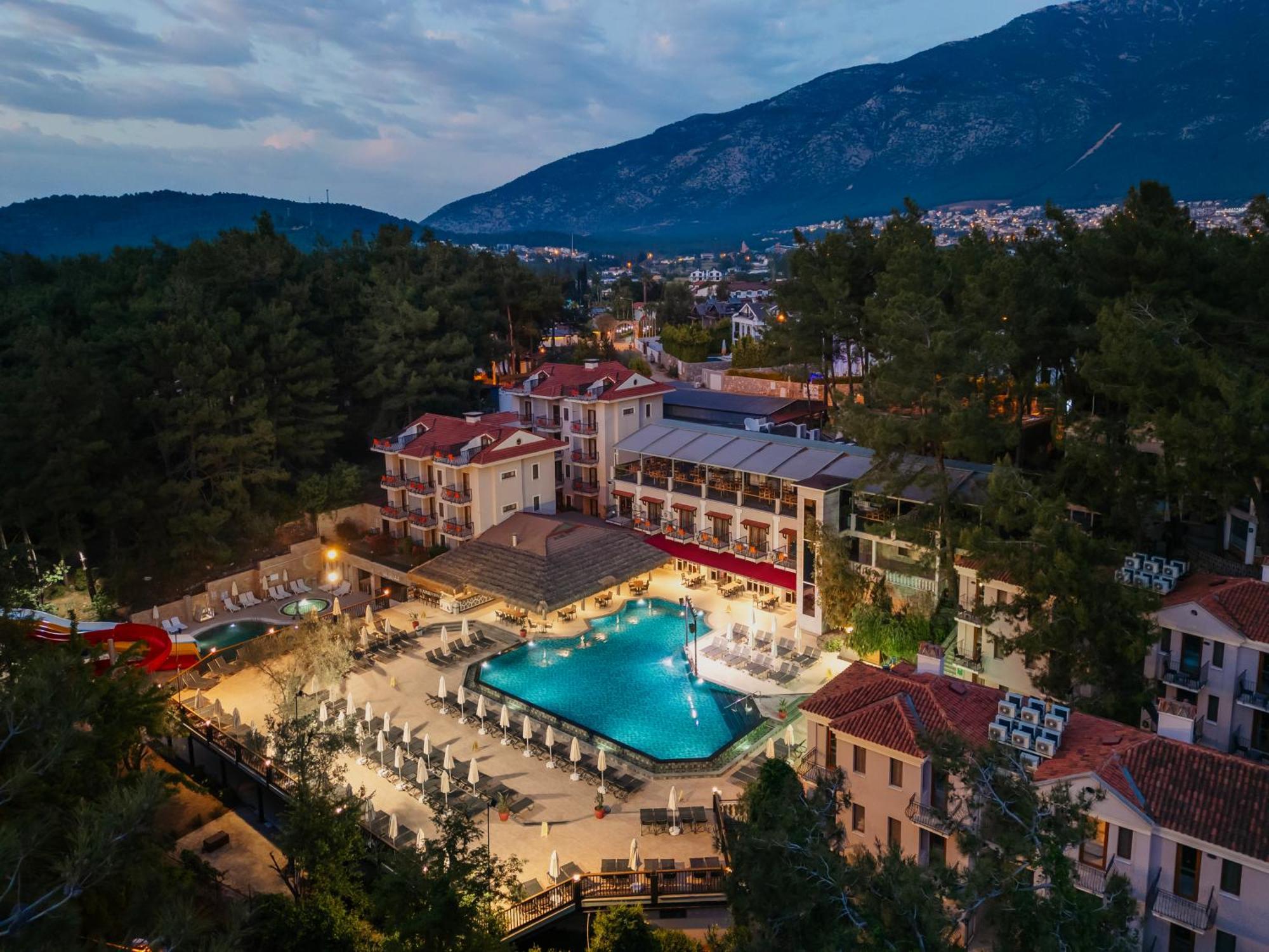 Hotel Pine Valley