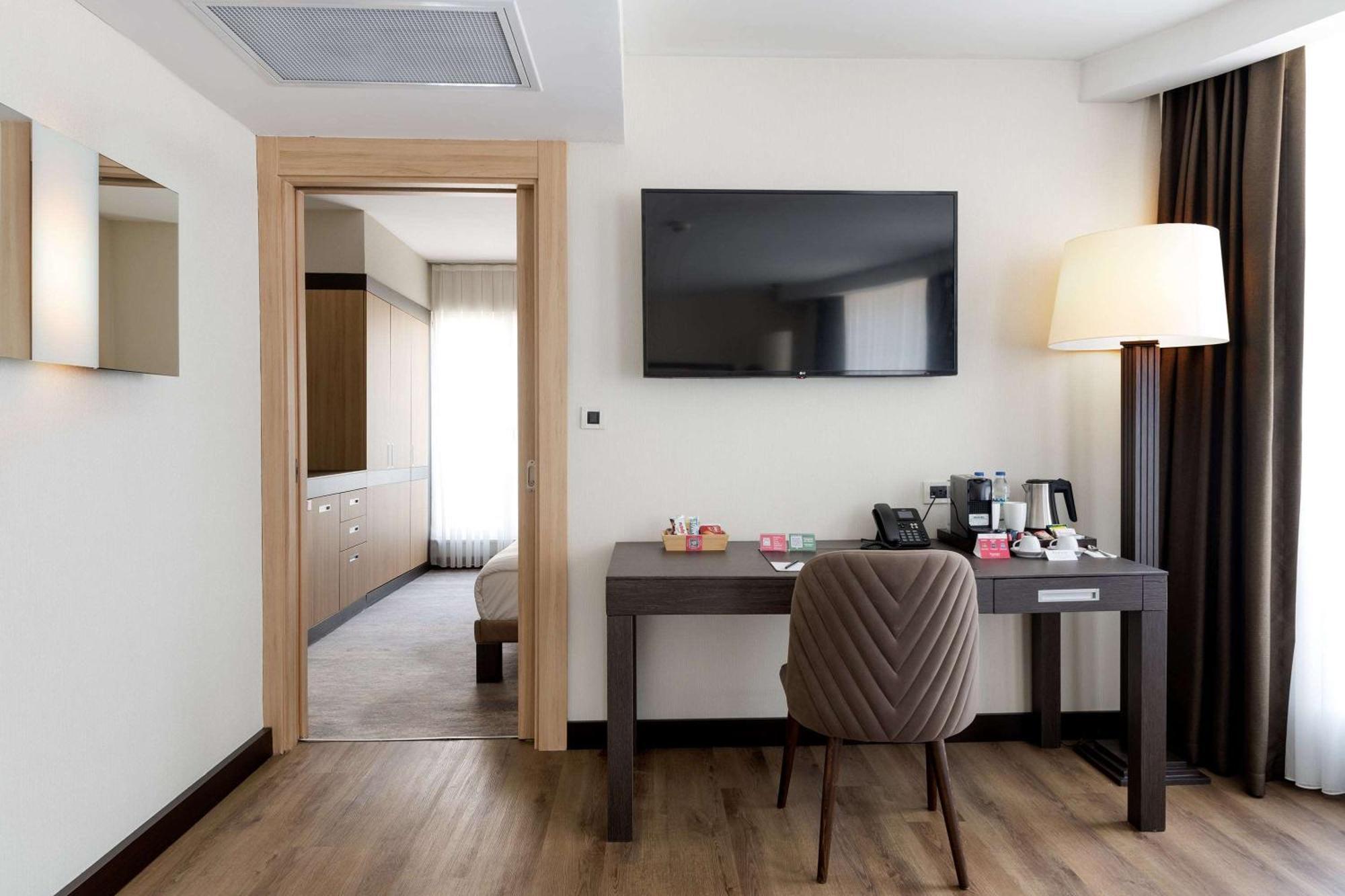 Ramada Plaza By Wyndham City Center (adults Only) Hotel