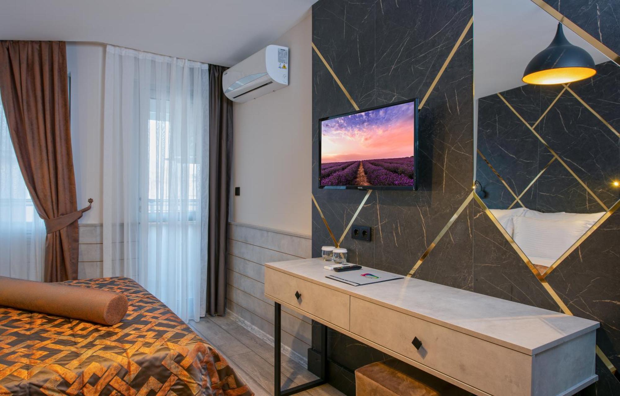 Monart Hotel 4*