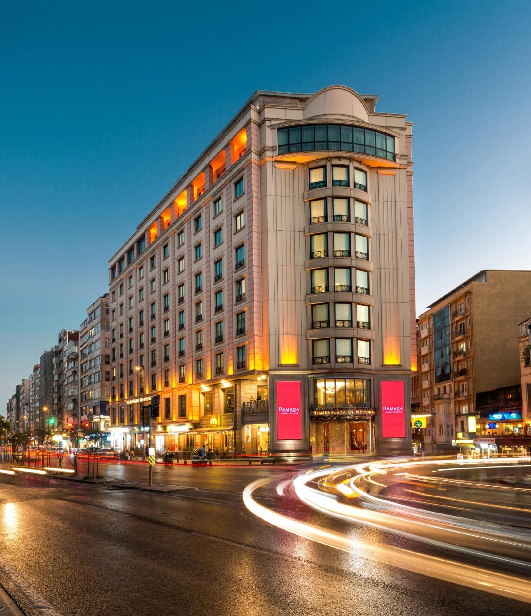 Hotel Ramada Plaza By Wyndham City Center (adults Only) 5*