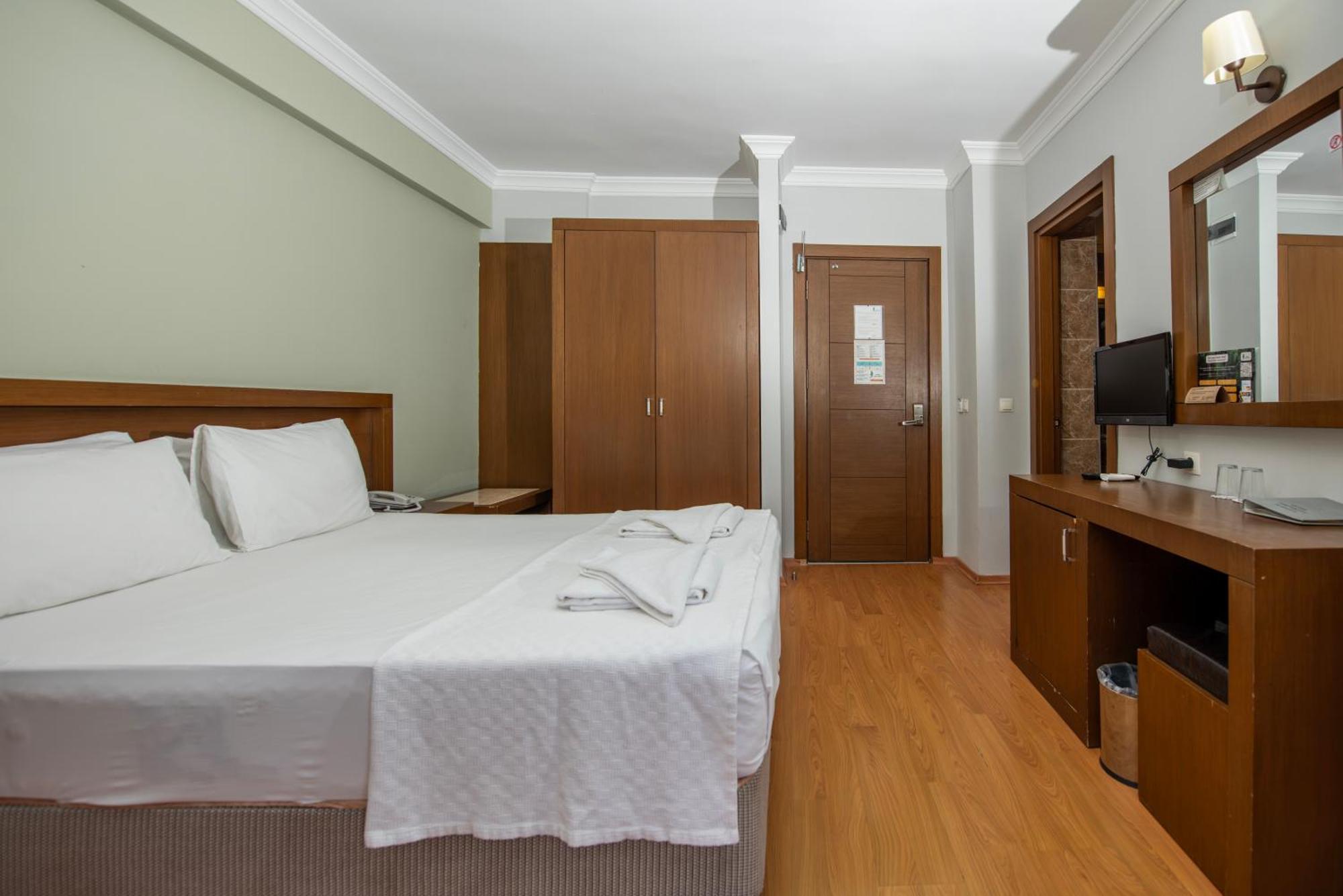 Hotel Pine Valley 4*