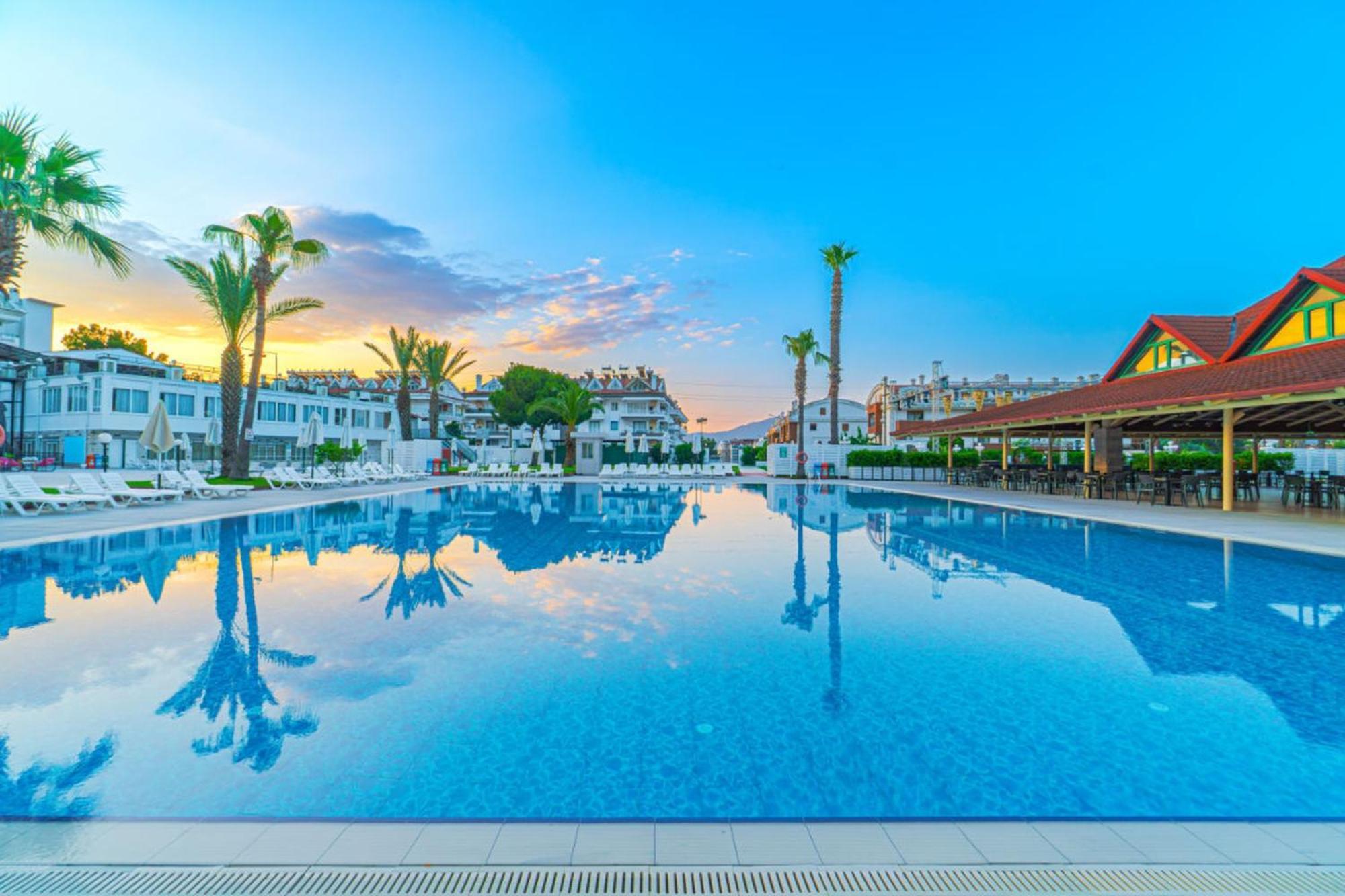 Hotel Club Pineta 4*