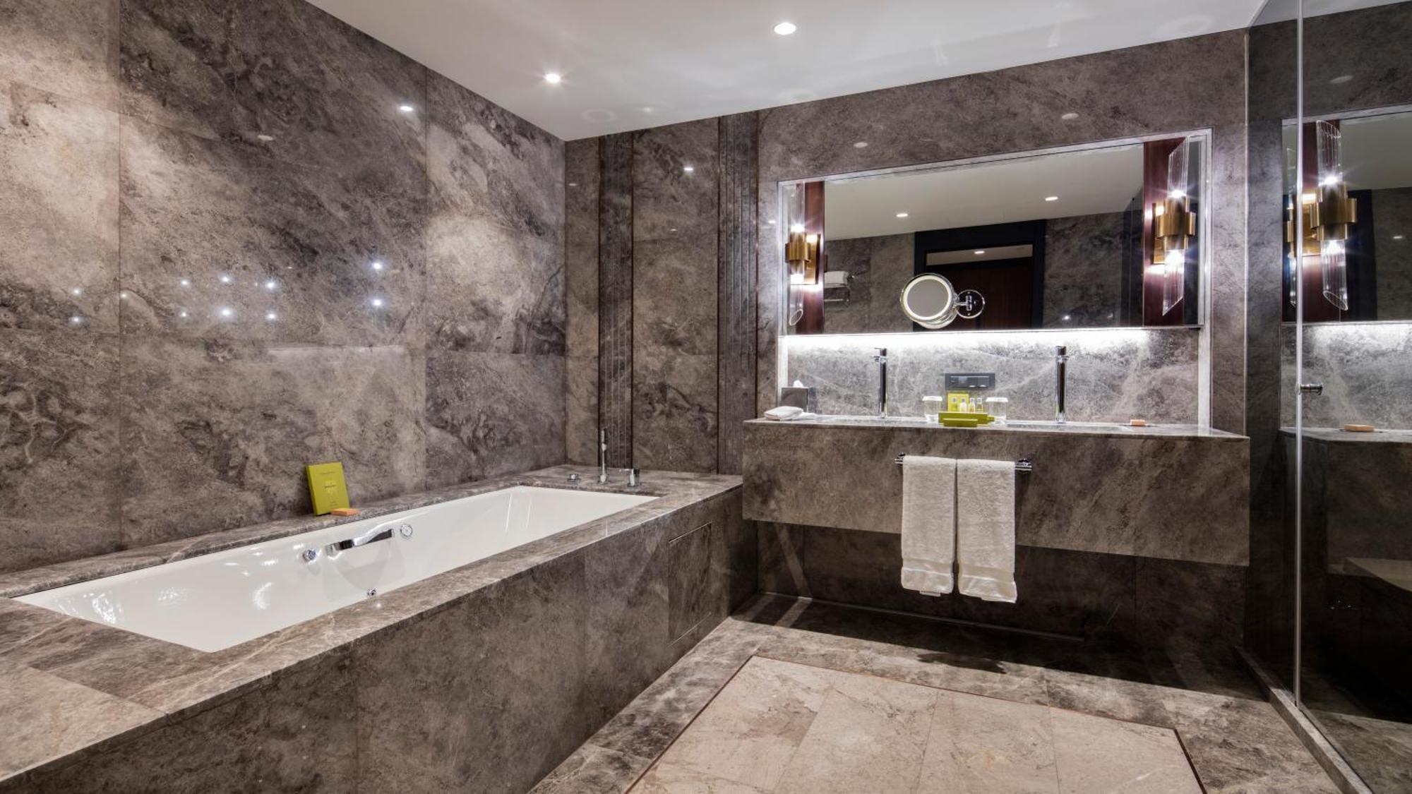 Hilton Maslak 5*