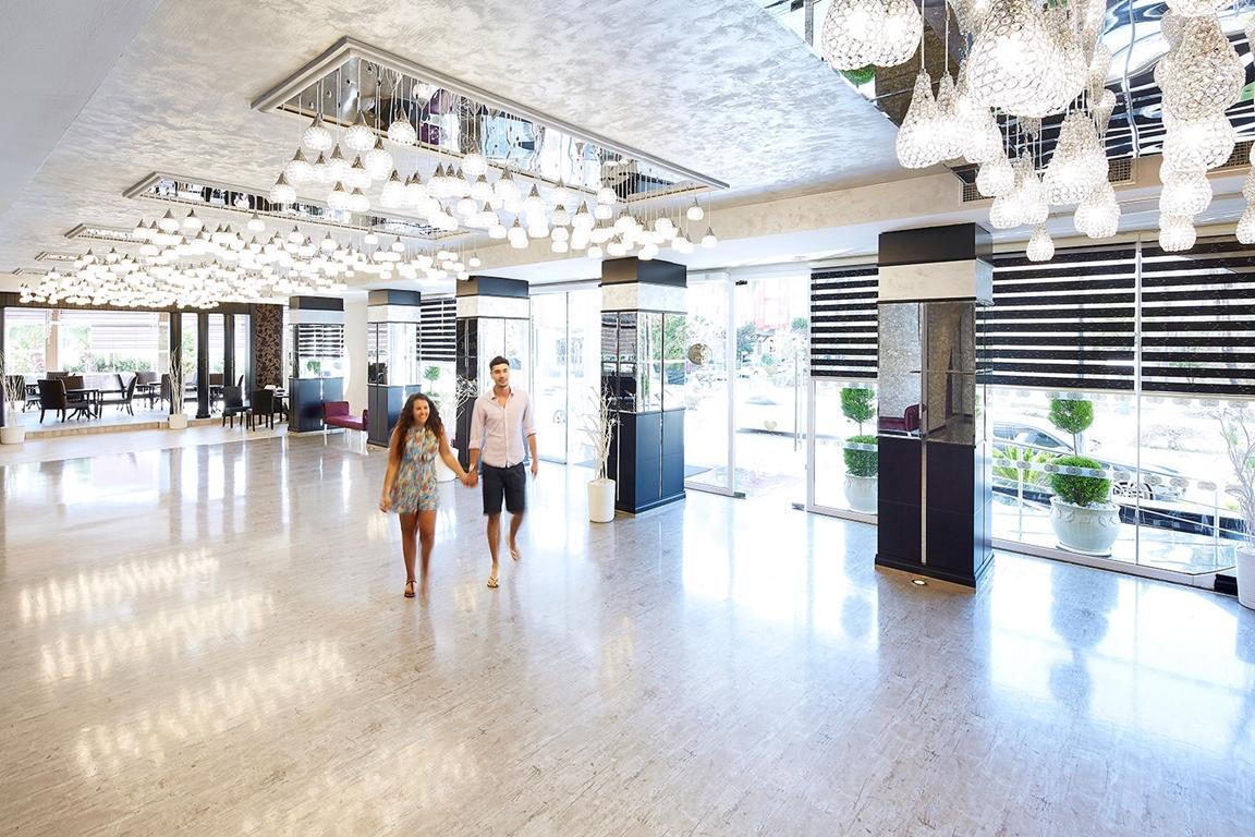 Hotel Grand Ideal Premium