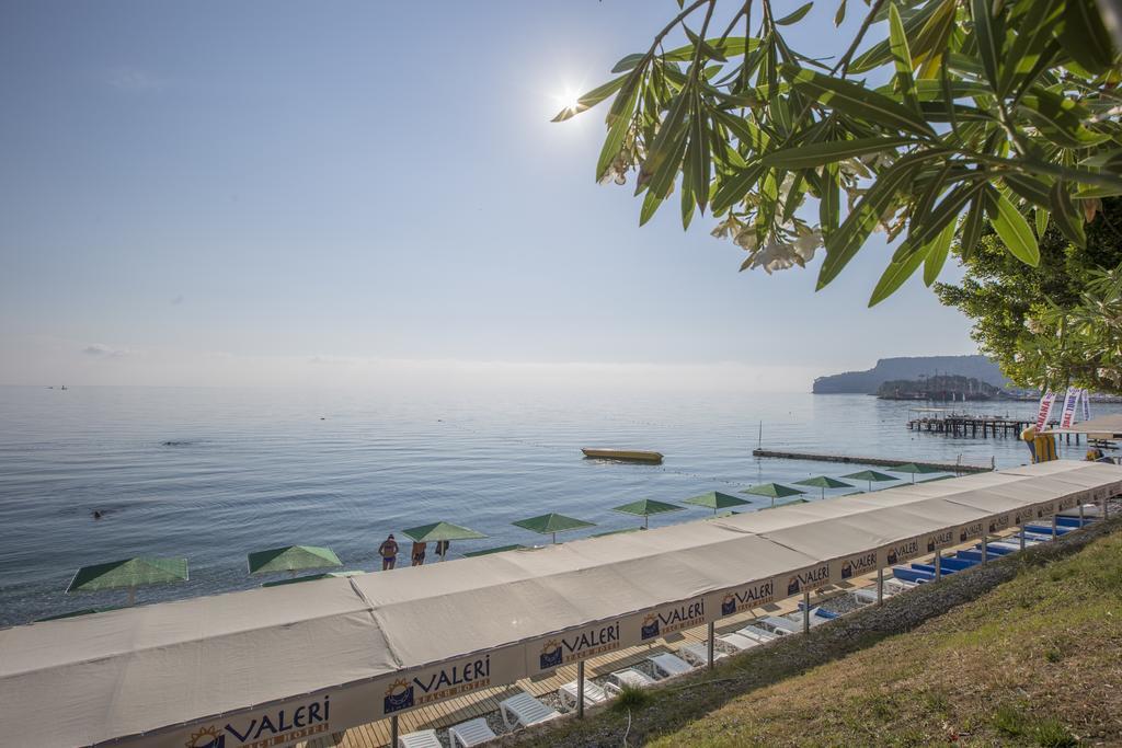 Valeri Beach Hotel 3*