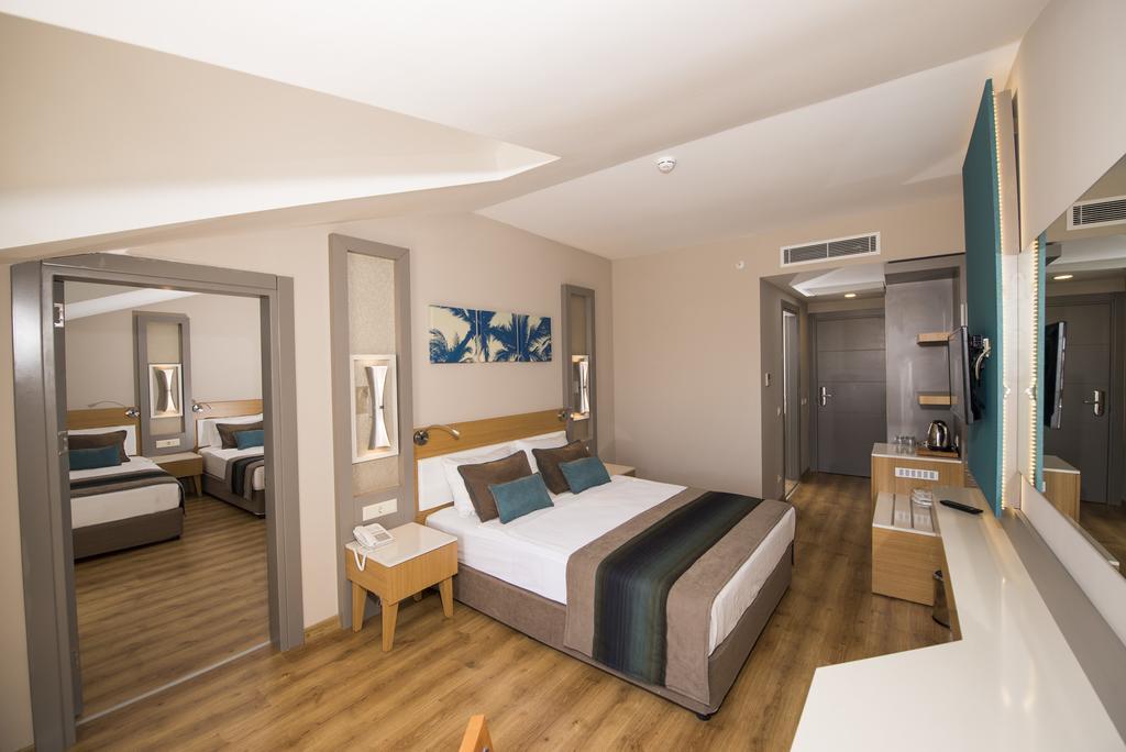 Palm World & Hotel 5*