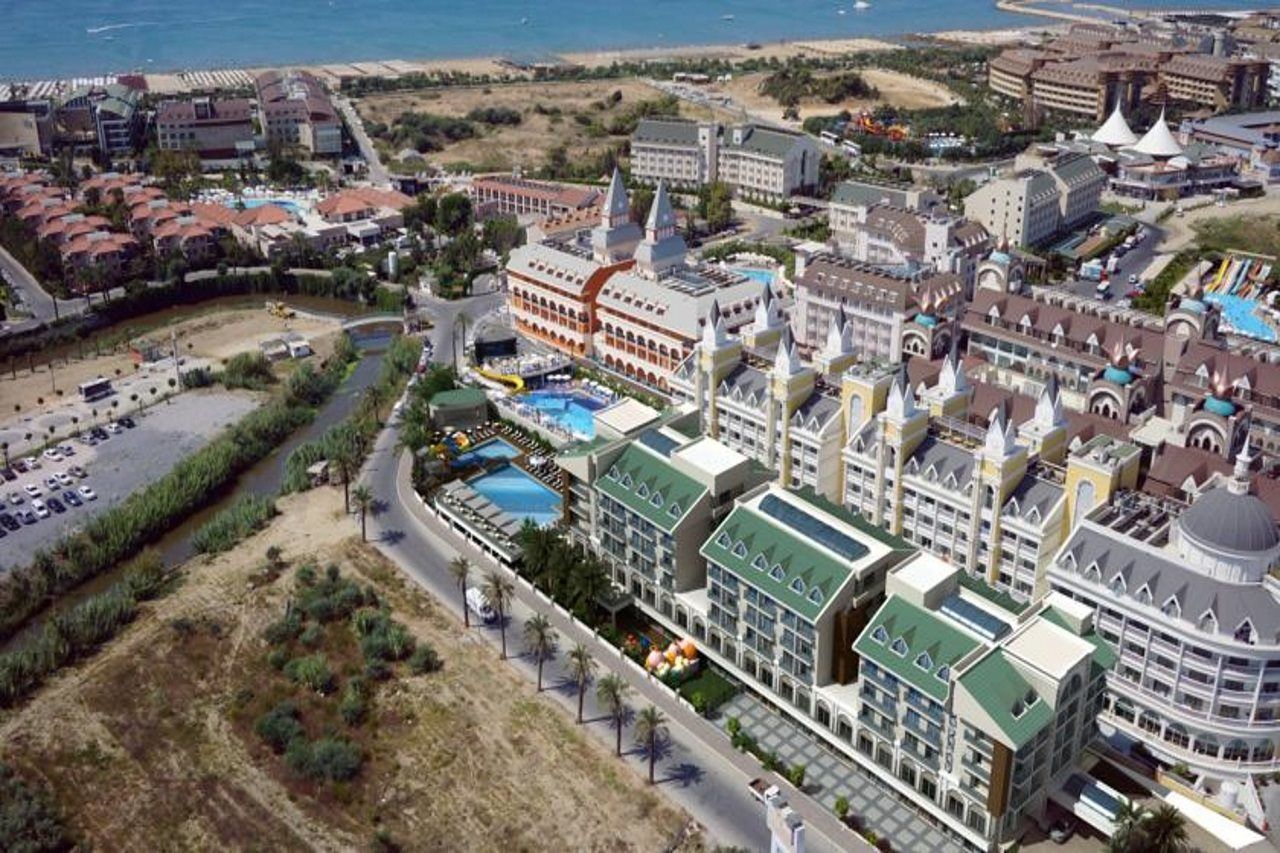 Palm World & Hotel Side
