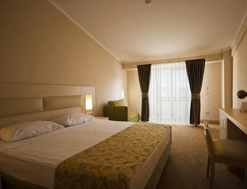 Hotel Mg White Lilyum