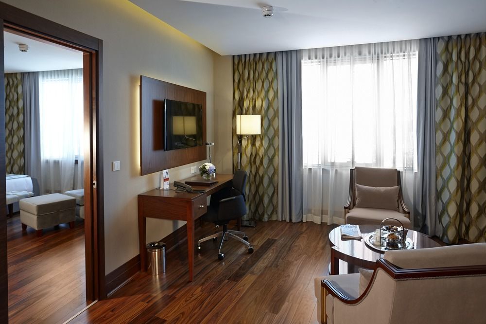 Hotel Crowne Plaza Oryapark By Ihg 5*