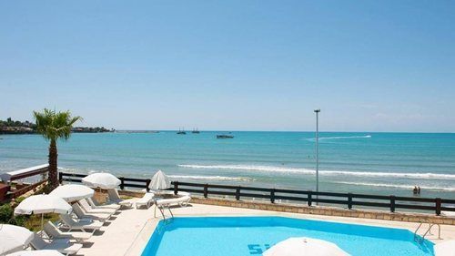 Side Beach Club 3*