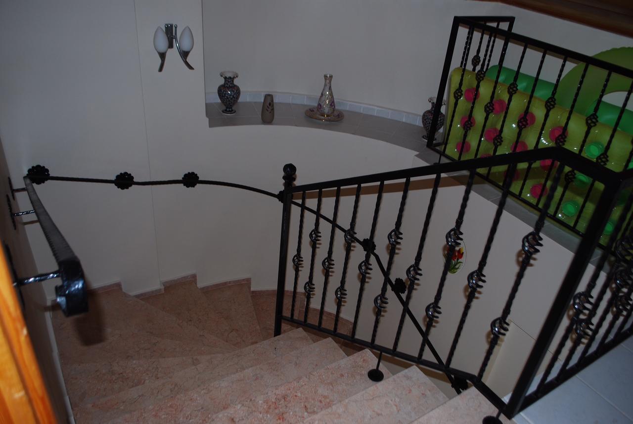 Almond Grove A4 Apartment *