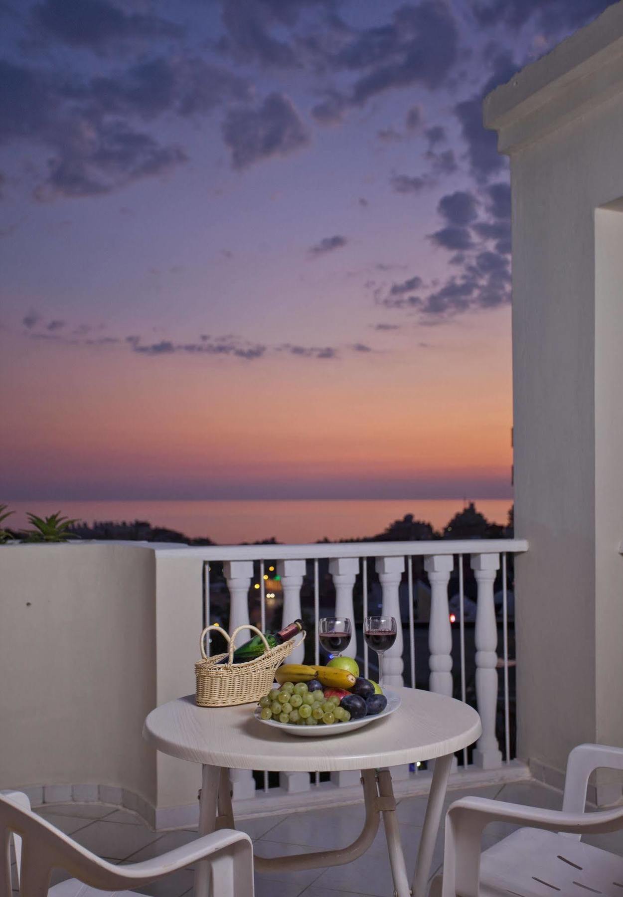 Club Paradiso Hotel