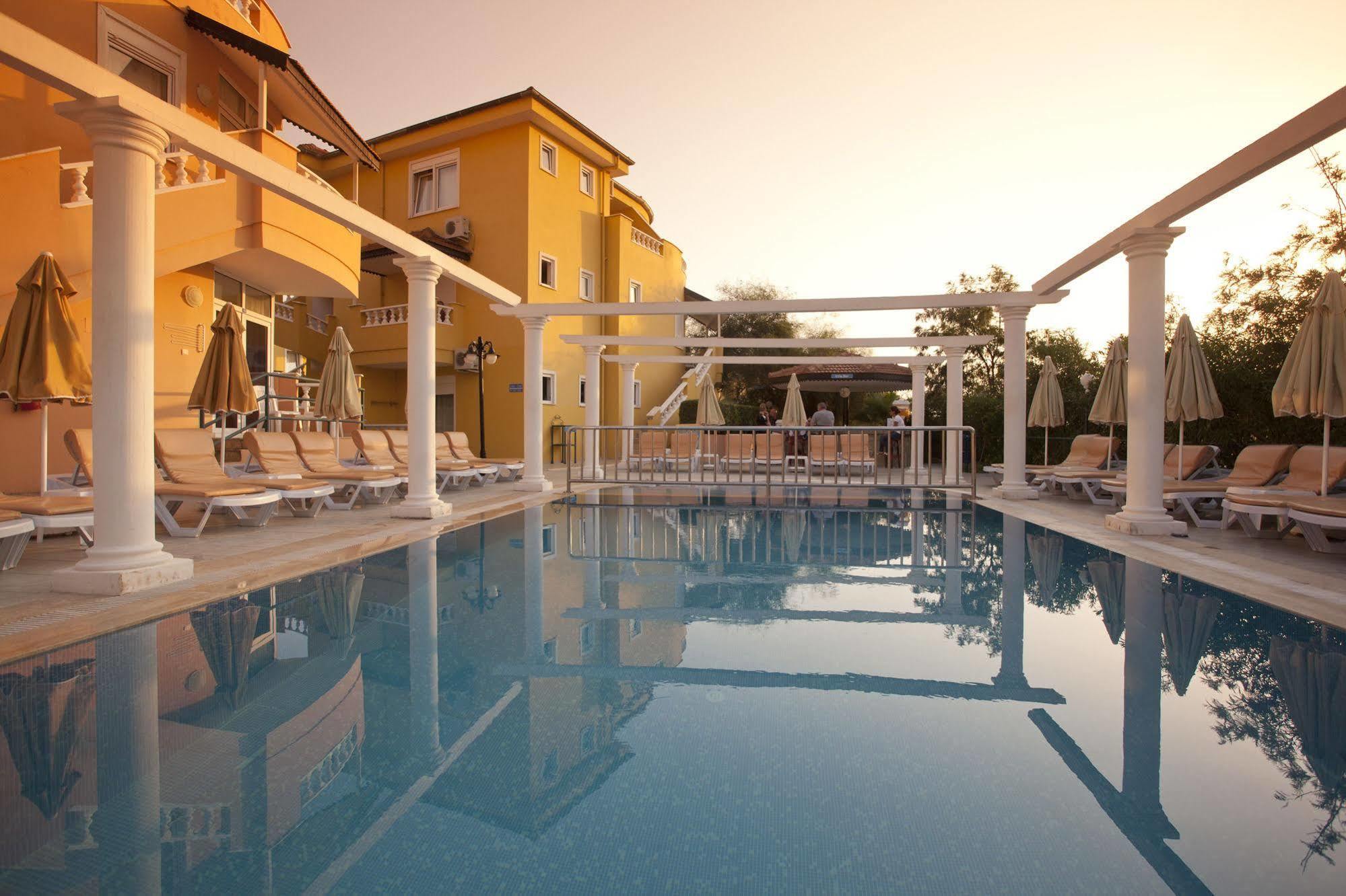 Hotel Club Paradiso 5*